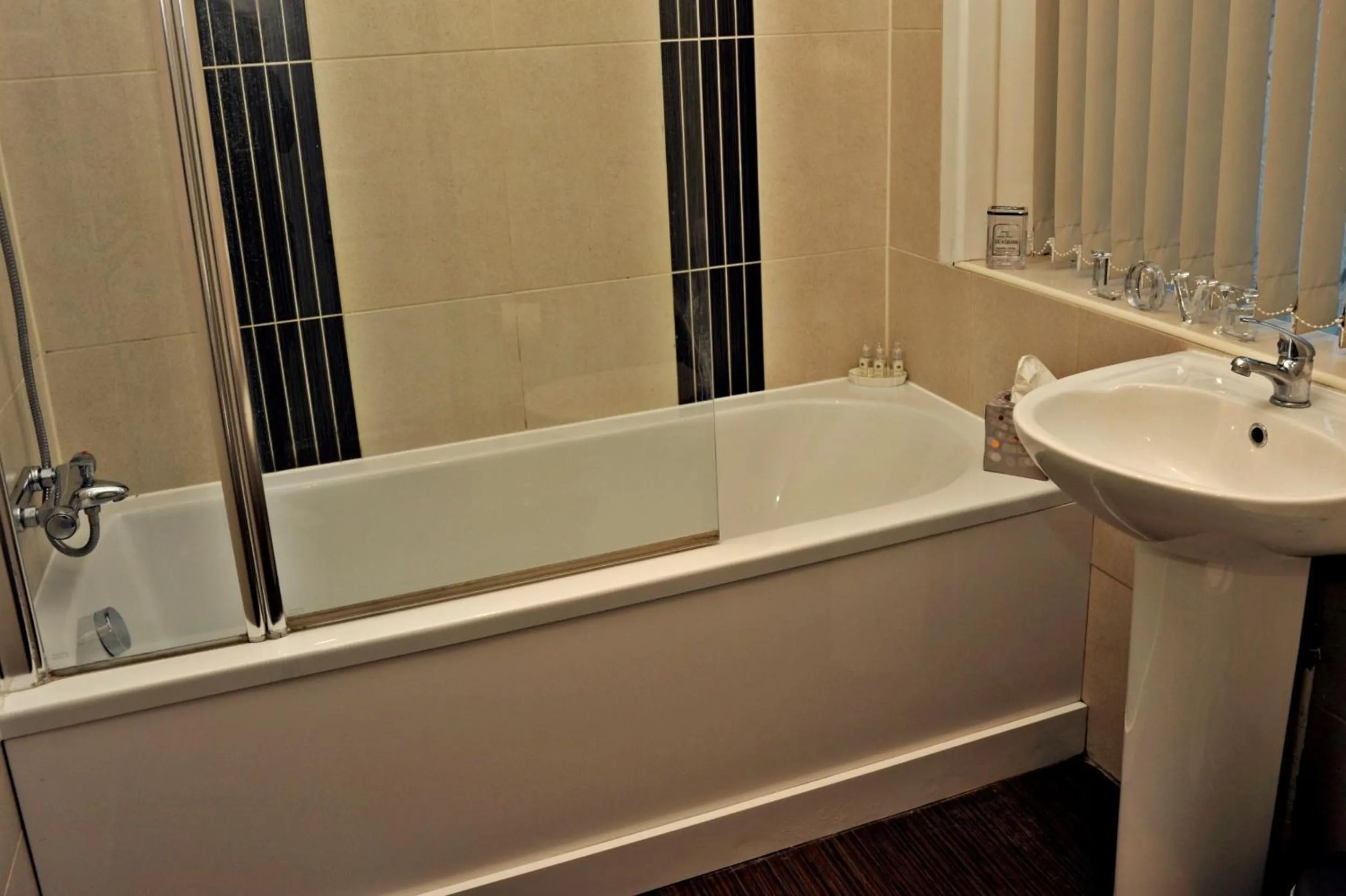 Bathroom in Apartment Bournemouth centre close to beach