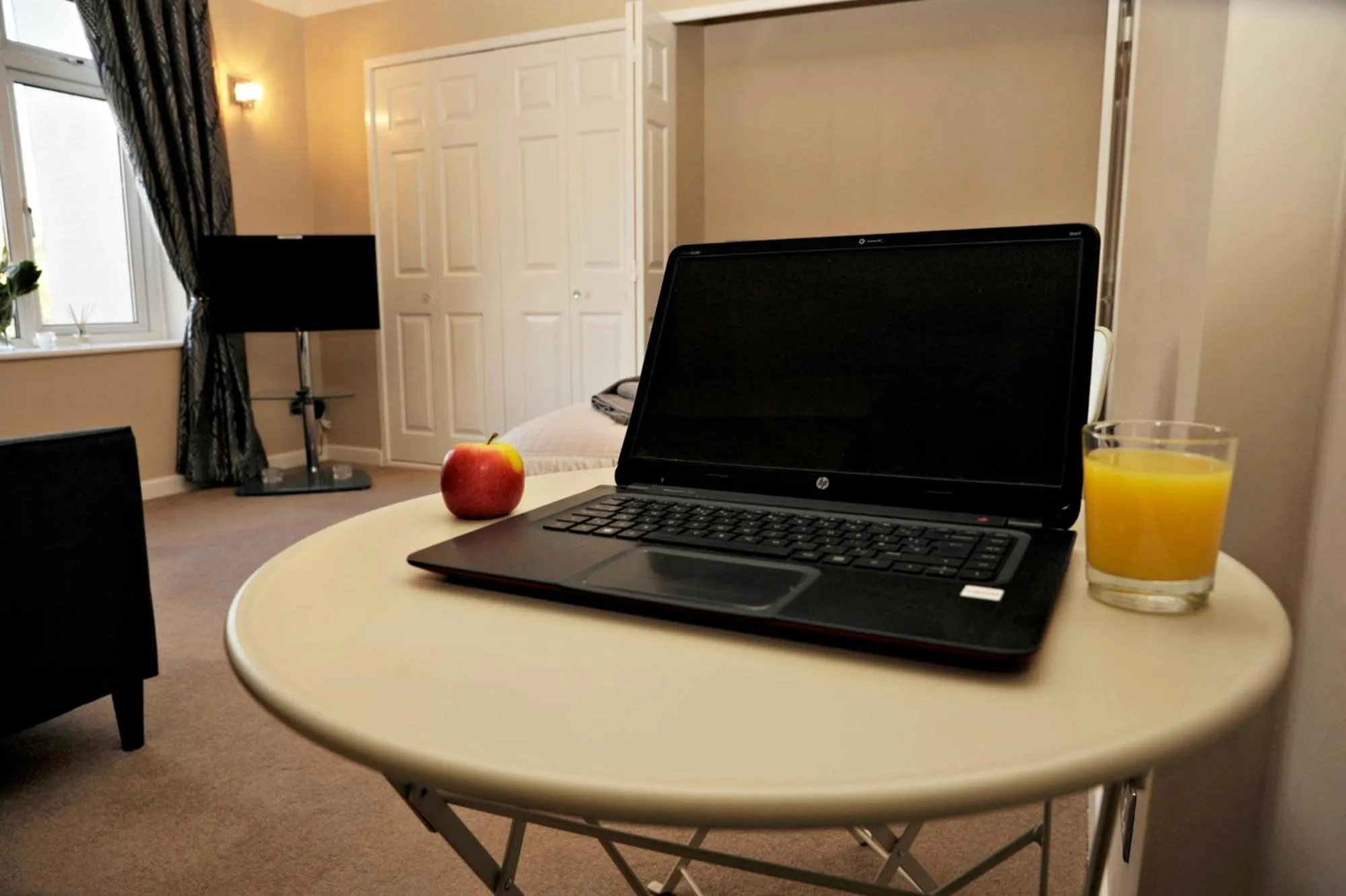 Business facilities in Apartment Bournemouth centre close to beach