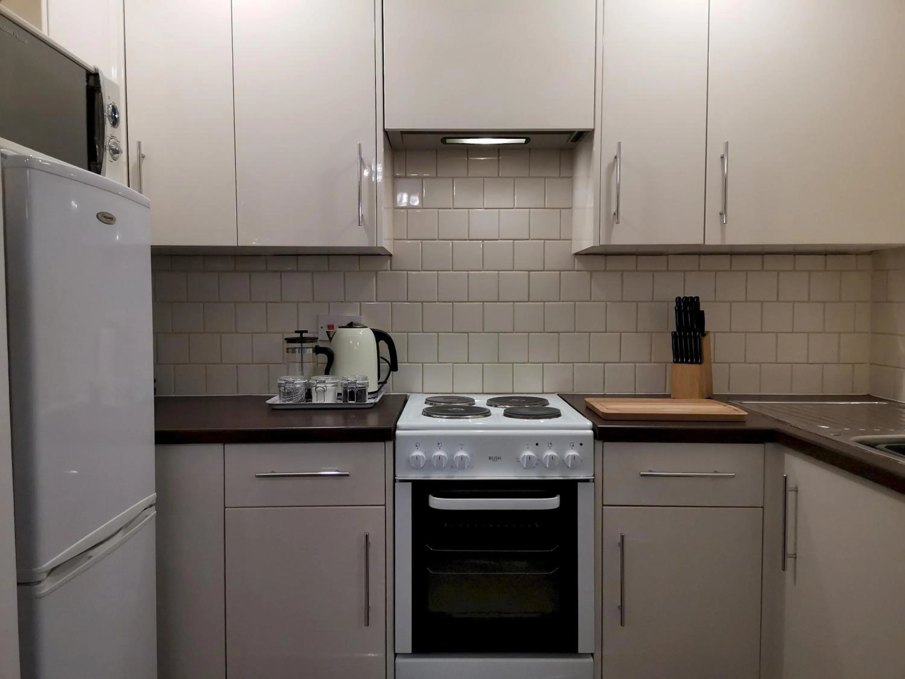 Kitchen or kitchenette in Apartment Bournemouth centre close to beach