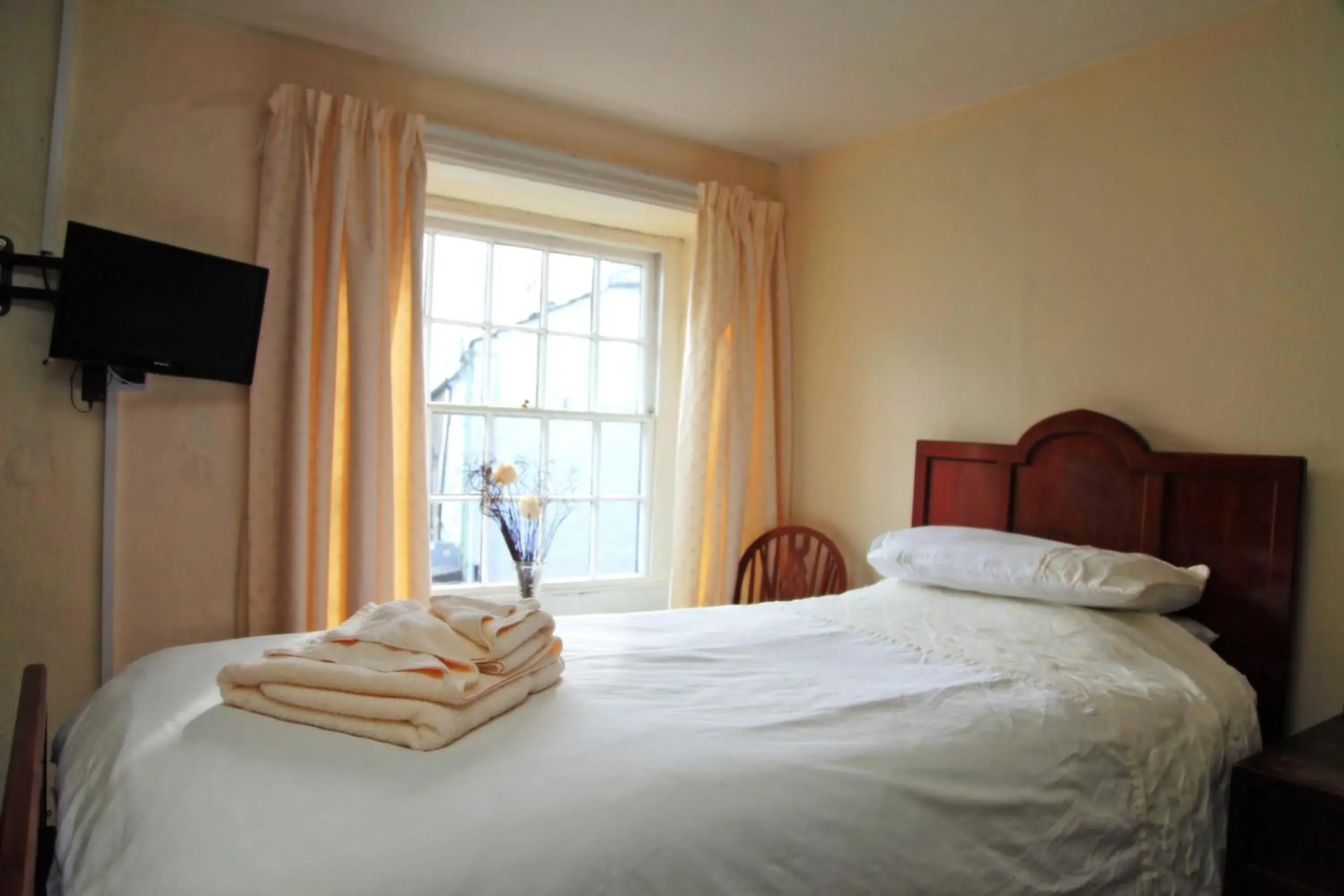 Standard Twin Room - single occupancy in The Sun Inn Standard Twin Room - single occupancy in The Sun Inn