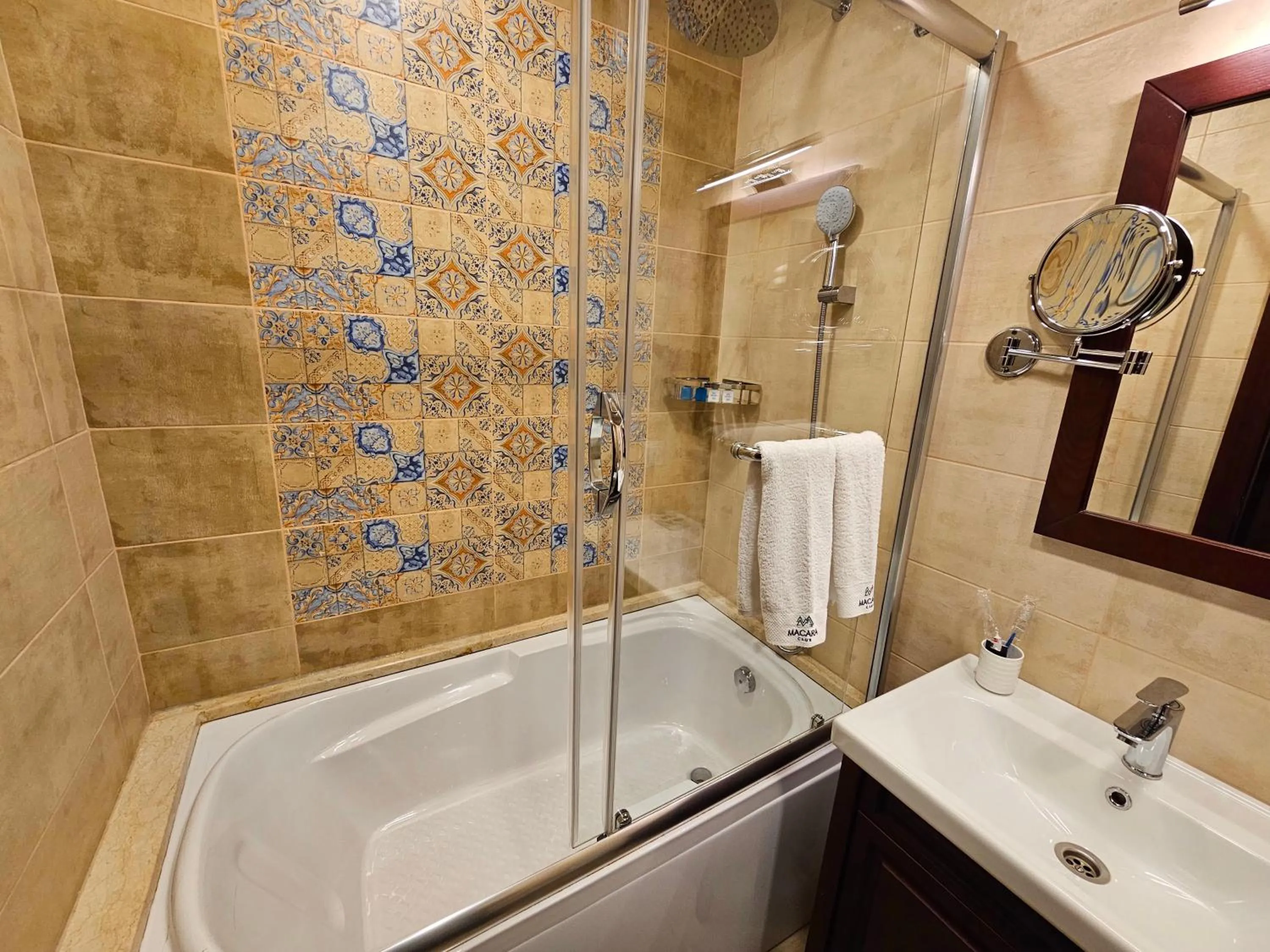 Shower in Macara Sheki City Hotel