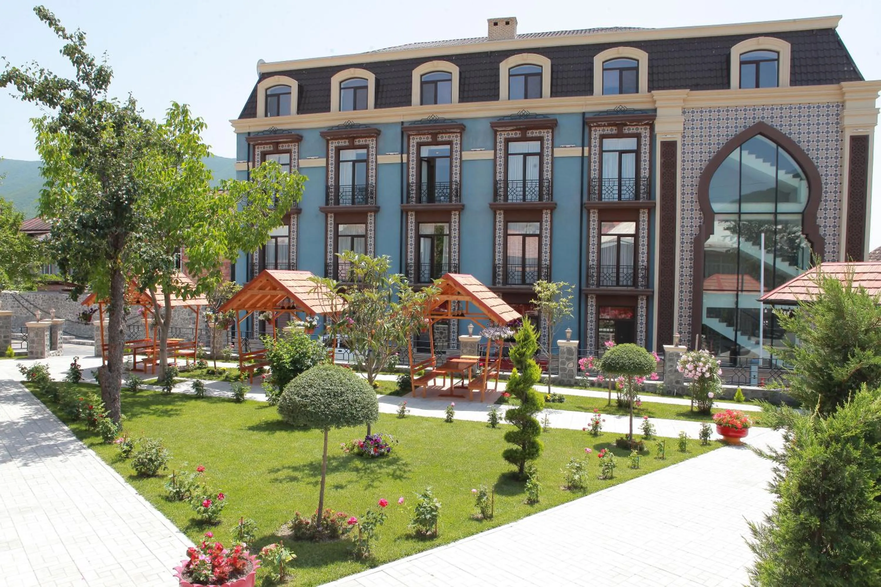 Property building in Macara Sheki City Hotel