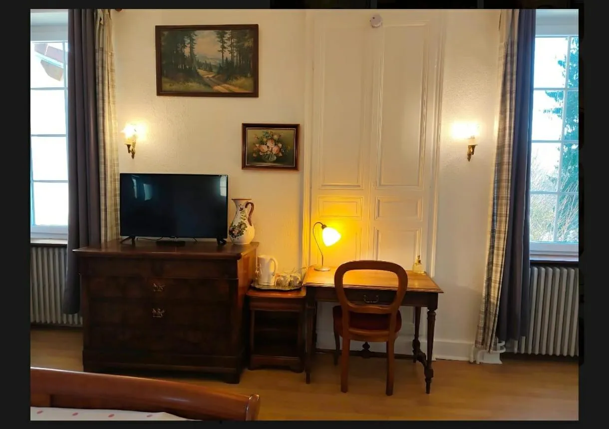 Bedroom in A la Grenouille du Jura - Chambres d'Hôtes de Charme Oyonnax Nantua