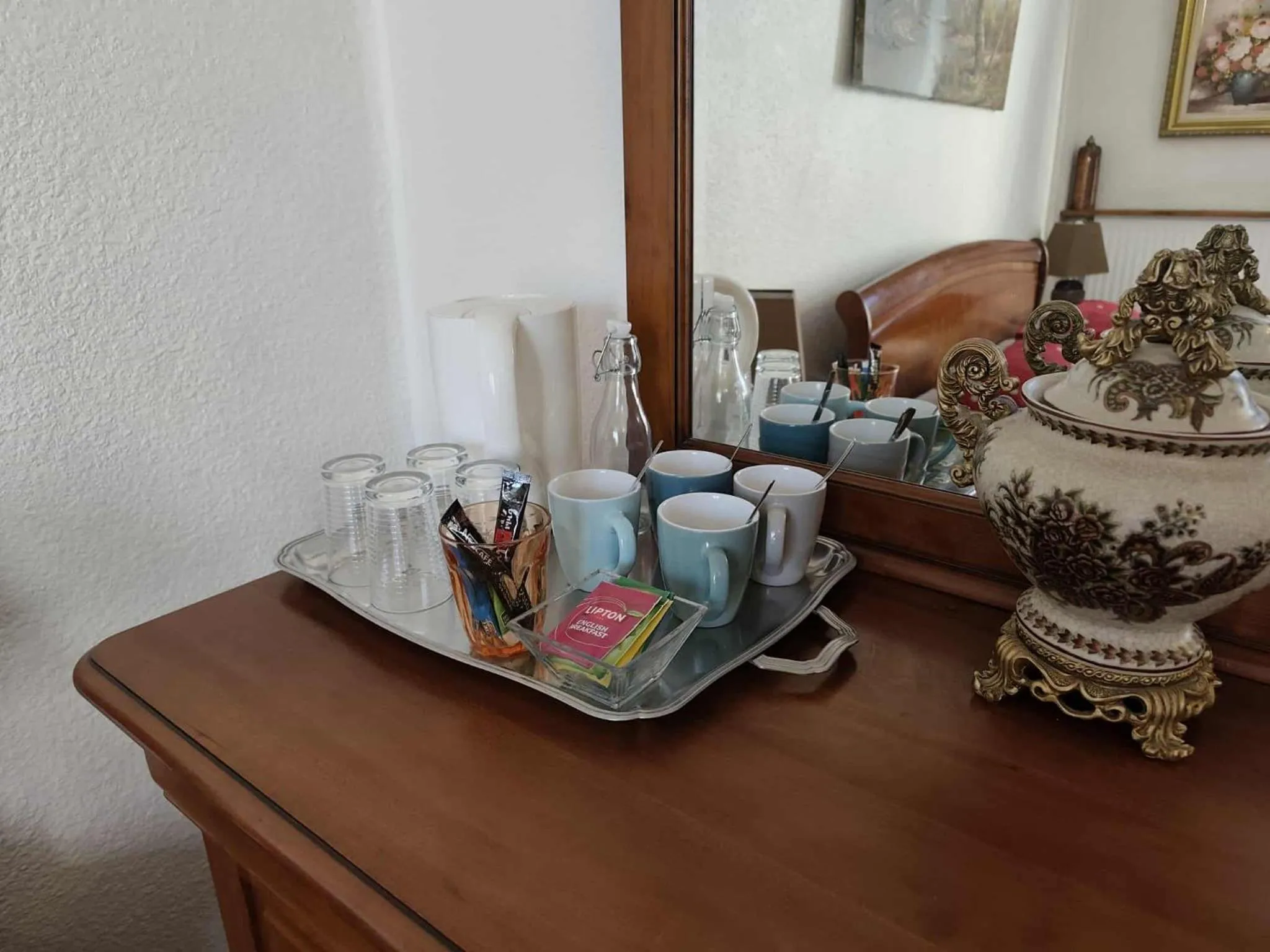 Coffee/tea facilities in A la Grenouille du Jura - Chambres d'Hôtes de Charme Oyonnax Nantua