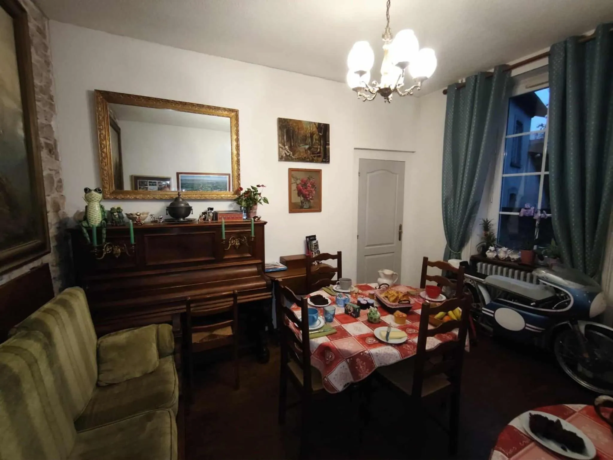 Breakfast in A la Grenouille du Jura - Chambres d'Hôtes de Charme Oyonnax Nantua