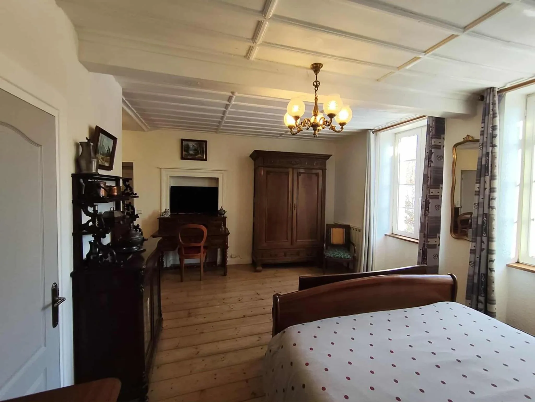 Bedroom, Bed in A la Grenouille du Jura - Chambres d'Hôtes de Charme Oyonnax Nantua