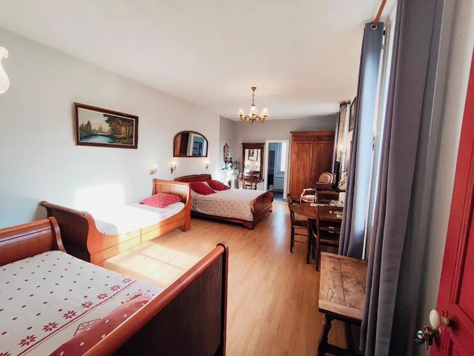 Bed in A la Grenouille du Jura - Chambres d'Hôtes de Charme Oyonnax Nantua