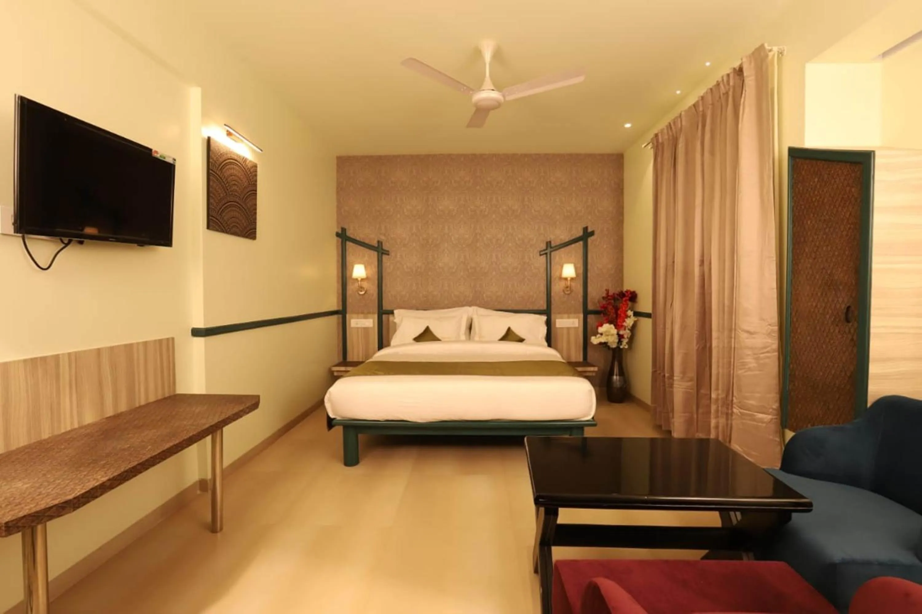 Photo of the whole room, Bed in Hotel Prabha Palace