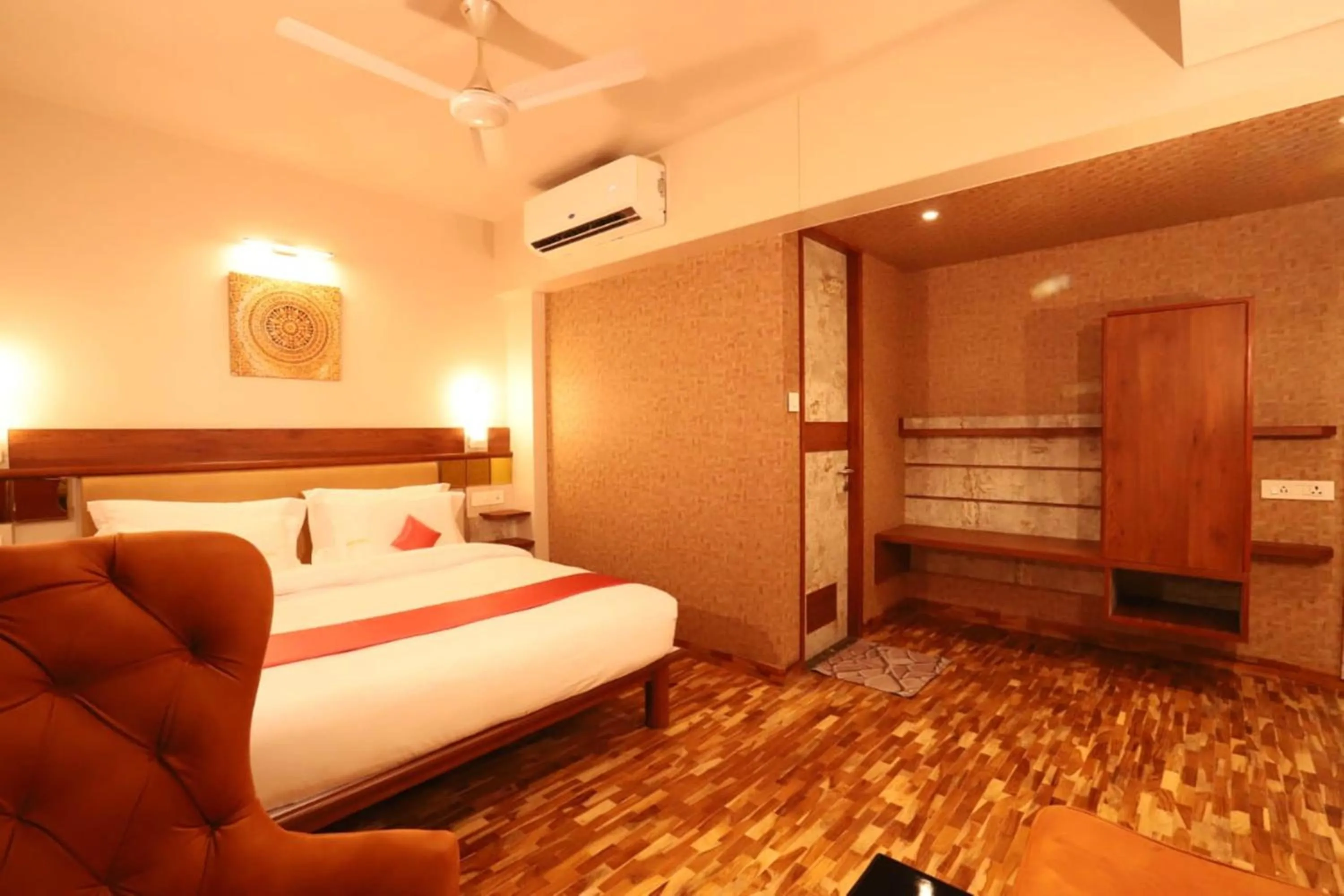 Photo of the whole room, Bed in Hotel Prabha Palace