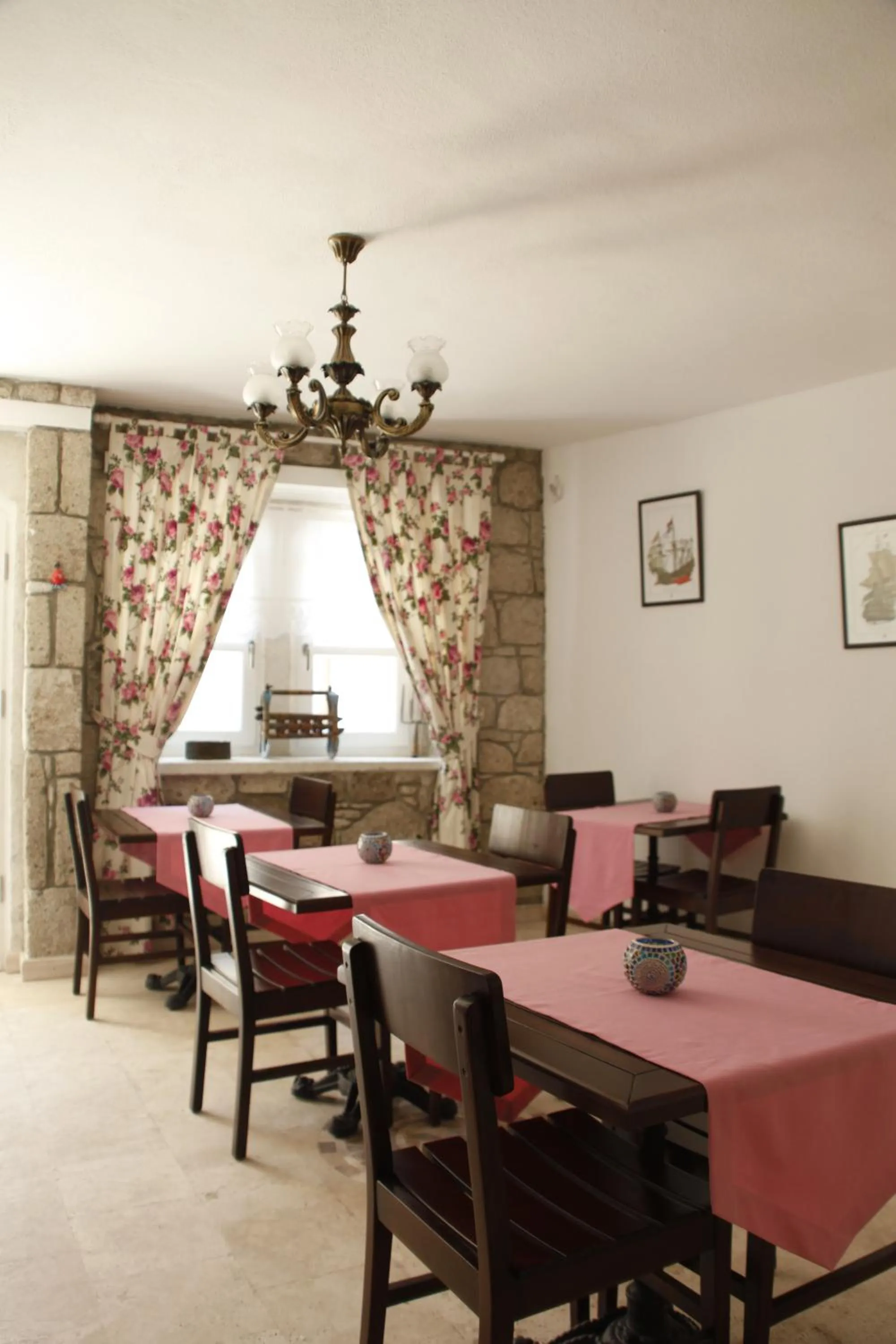 Restaurant/places to eat in Ciftekuyu Hotel