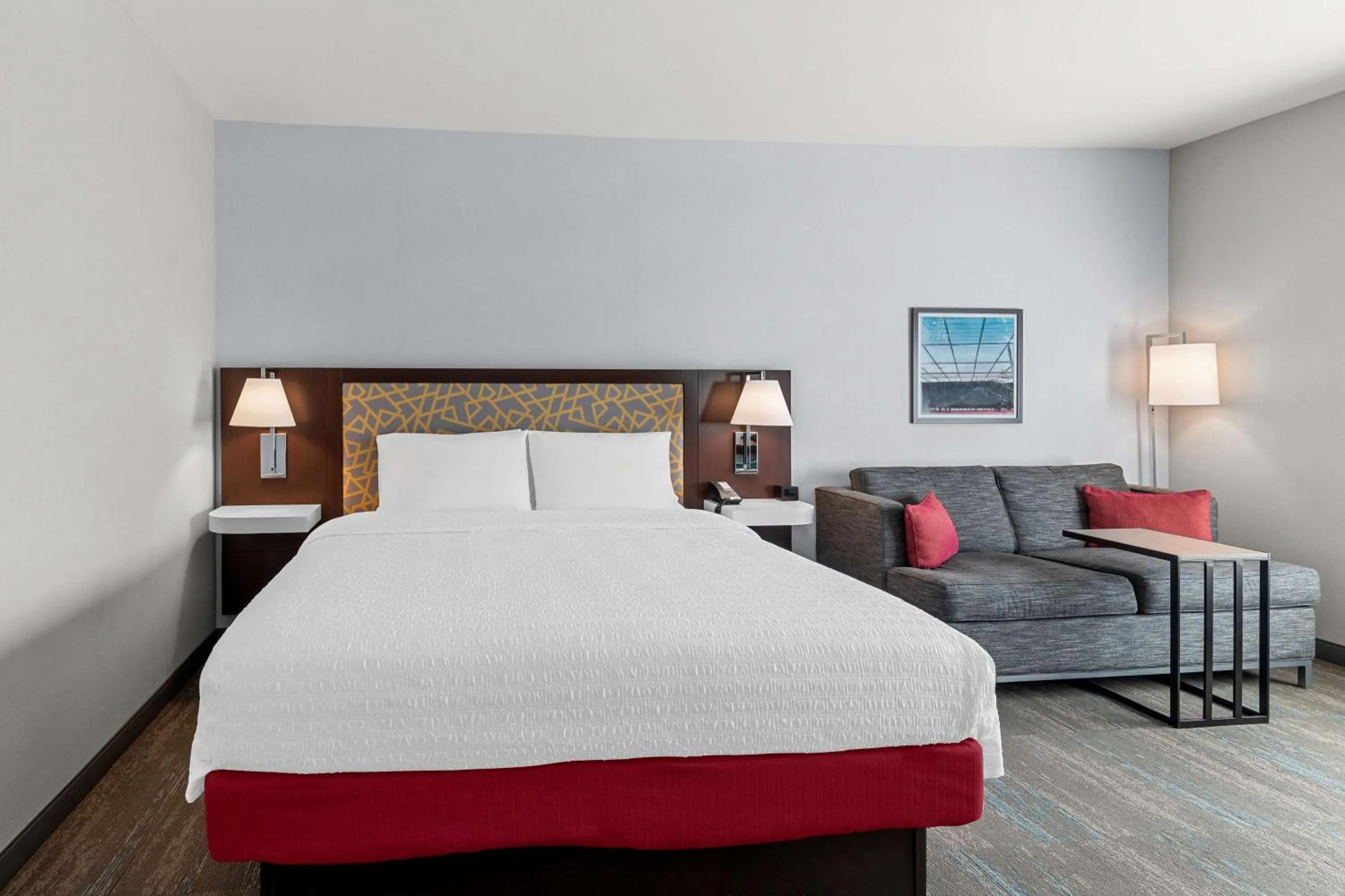 Bed in Hampton Inn & Suites Dallas - Farmers Branch