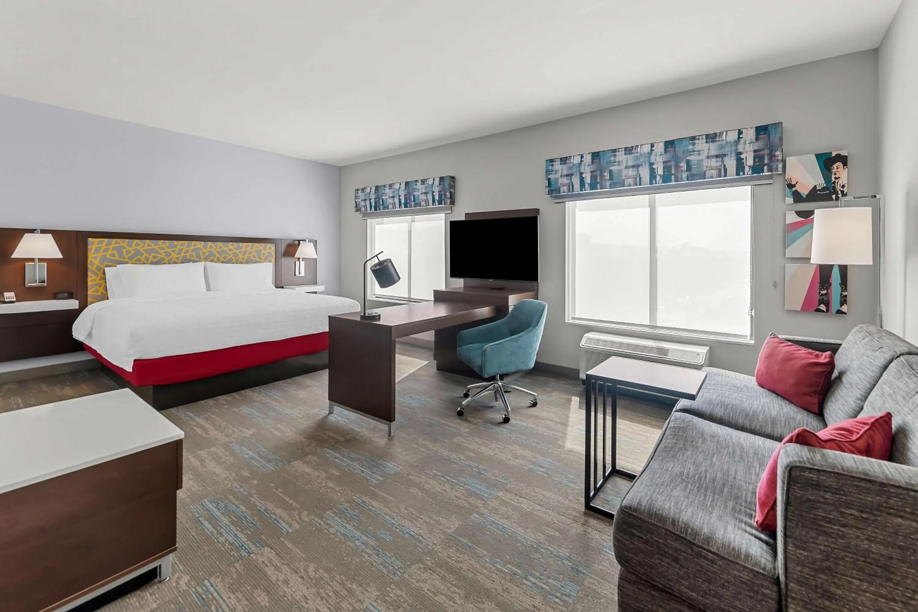 Bed in Hampton Inn & Suites Dallas - Farmers Branch