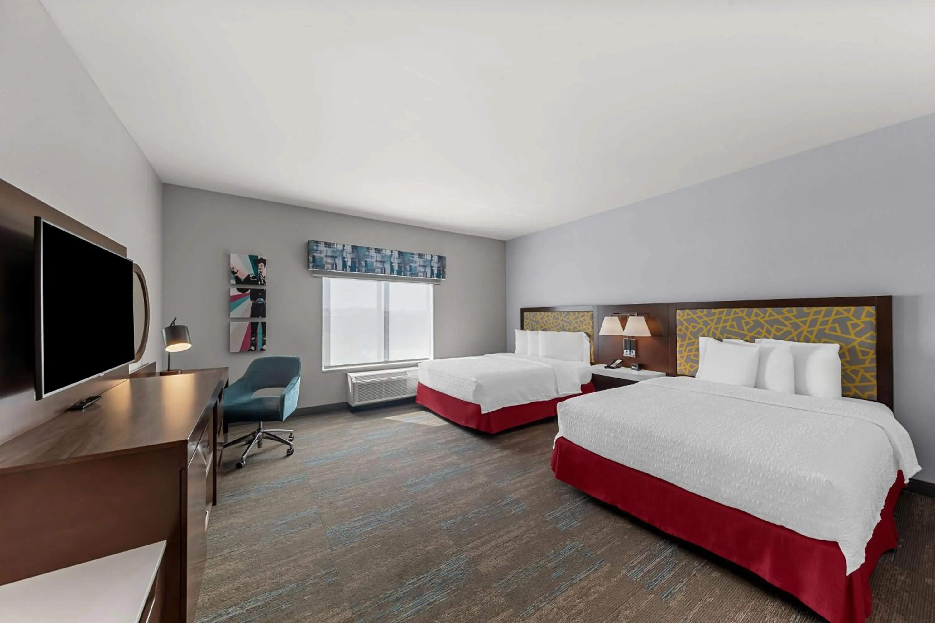 Bed in Hampton Inn & Suites Dallas - Farmers Branch