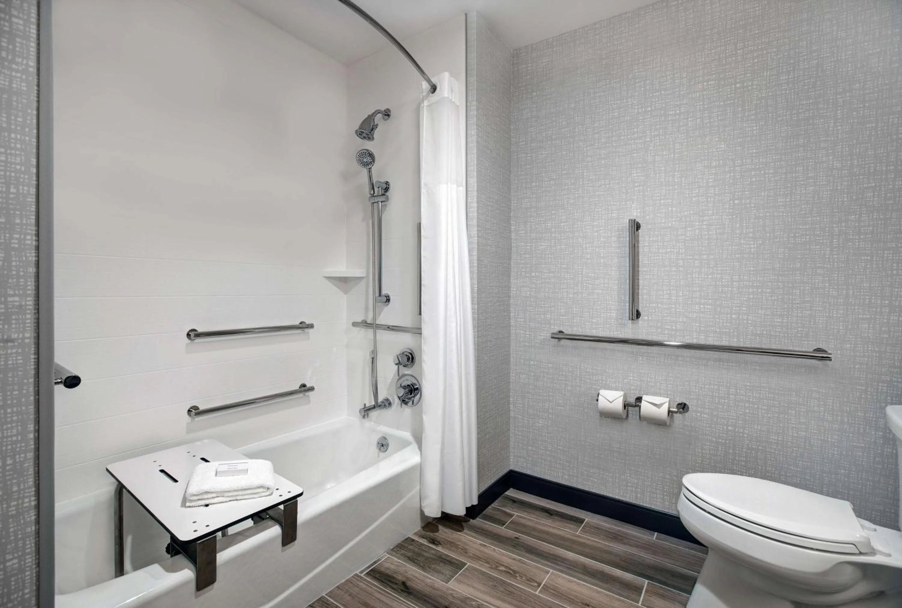 Bathroom in Hampton Inn & Suites Dallas - Farmers Branch