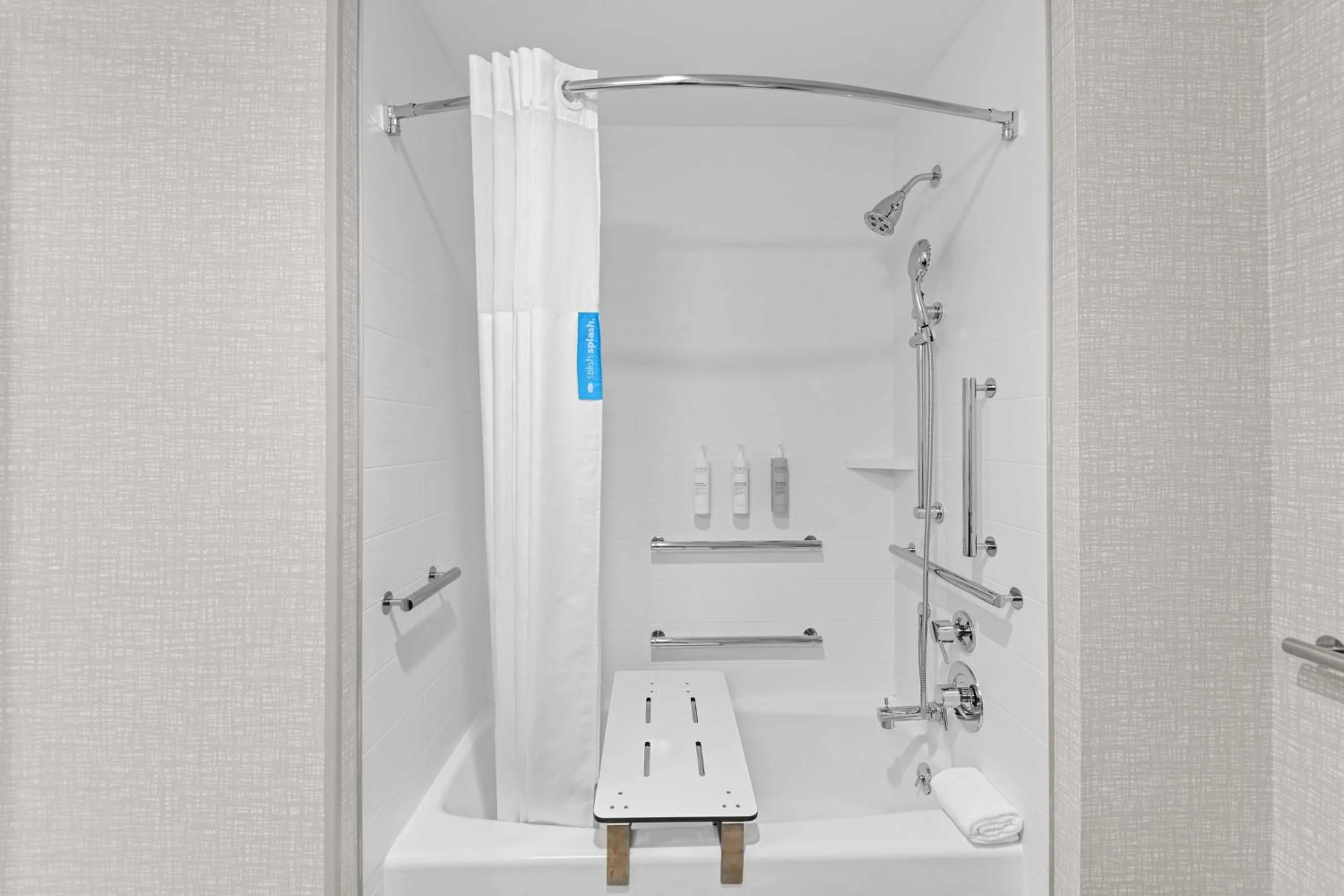 Bathroom in Hampton Inn & Suites Dallas - Farmers Branch