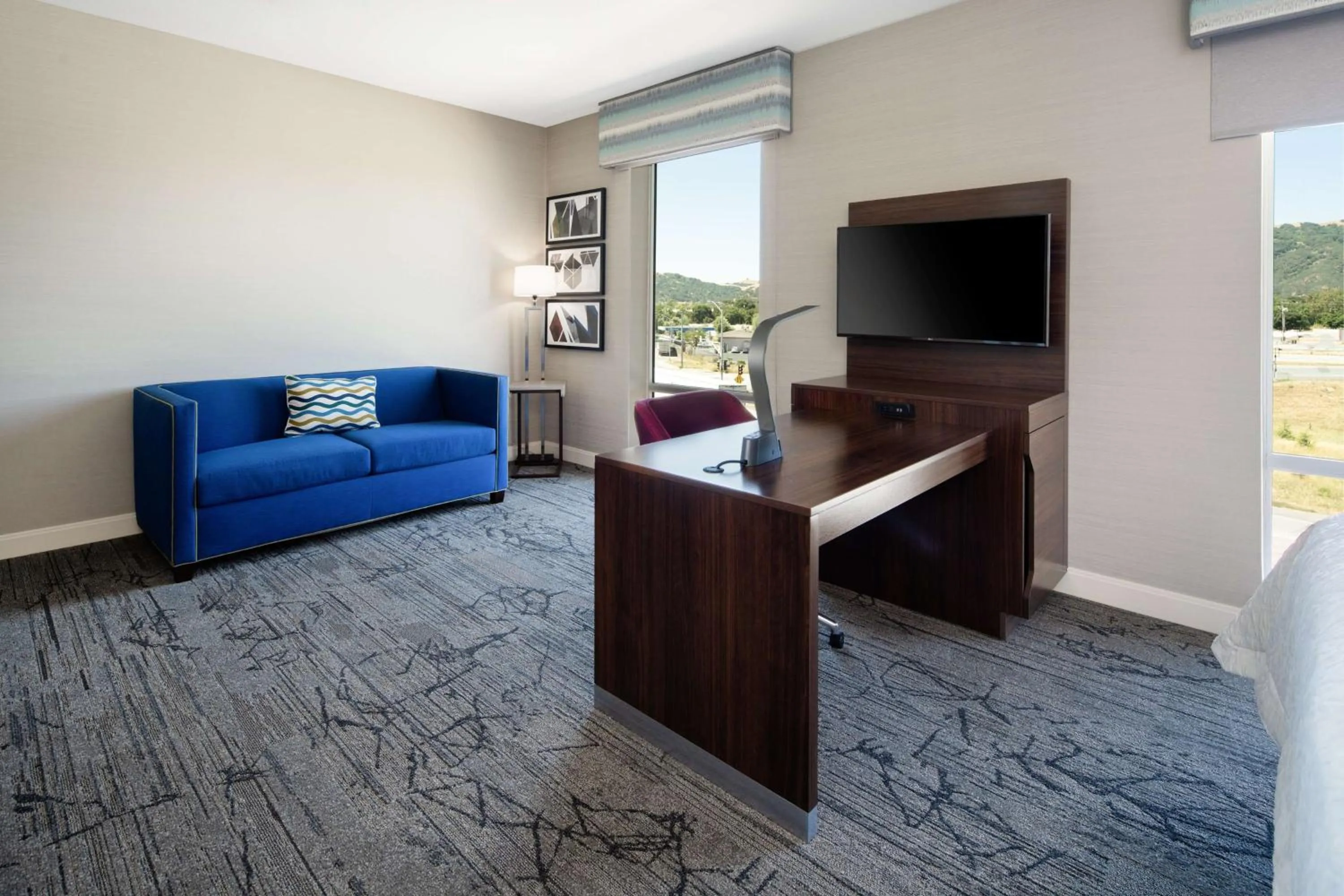 Bedroom in Hampton Inn & Suites Gilroy, Ca