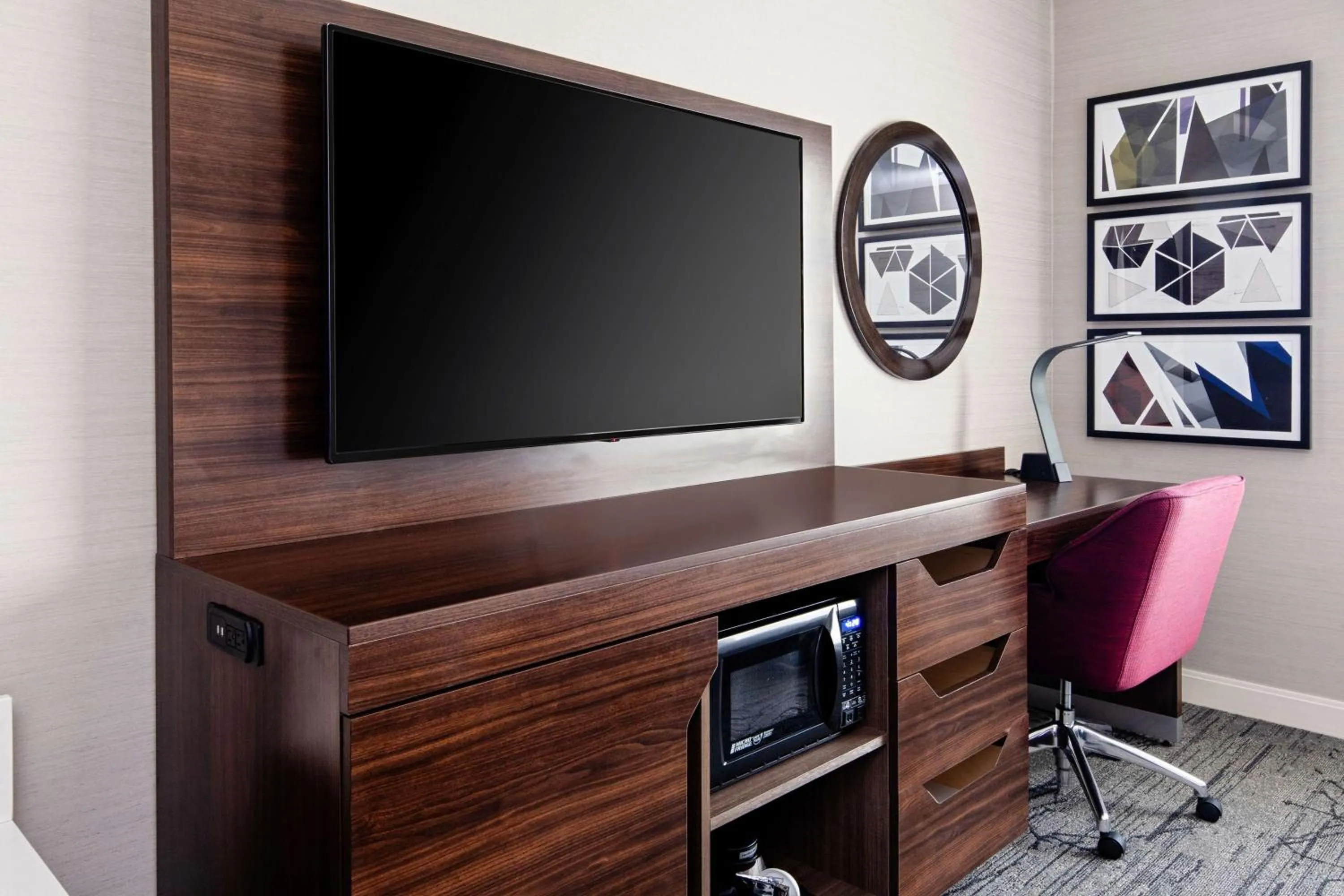 Bedroom in Hampton Inn & Suites Gilroy, Ca