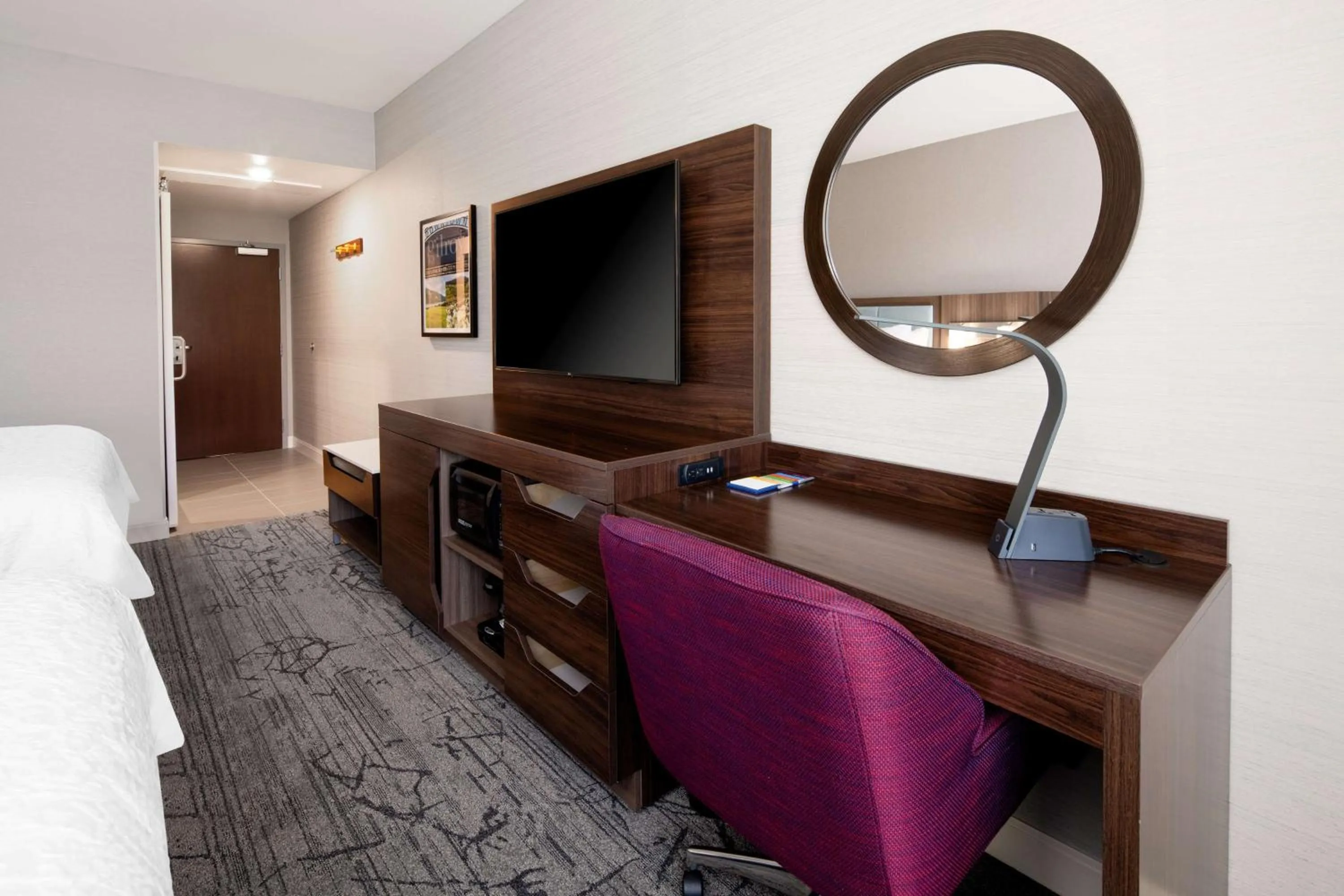 Bedroom in Hampton Inn & Suites Gilroy, Ca