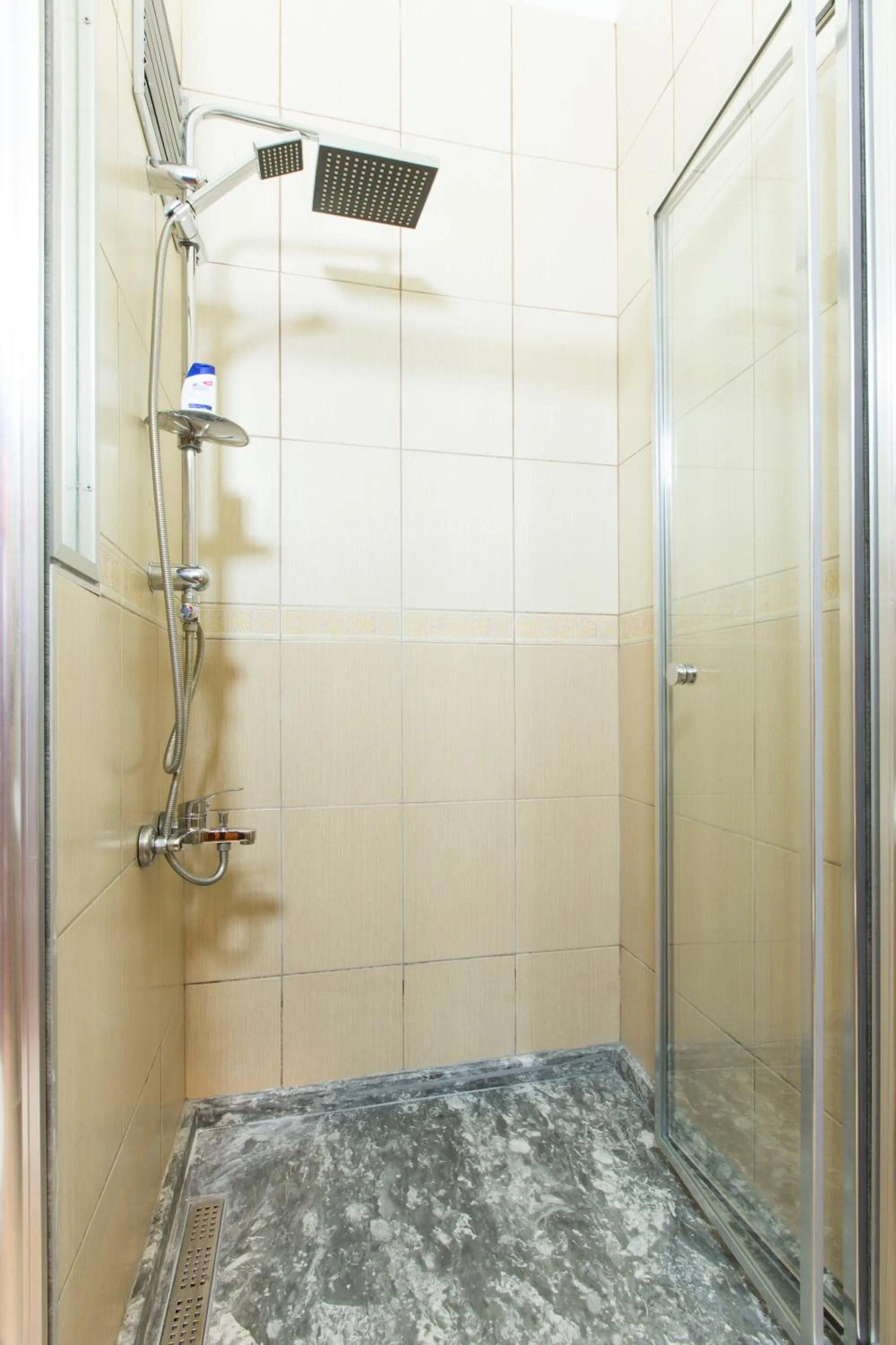 Bathroom in The Legend Platine Suite