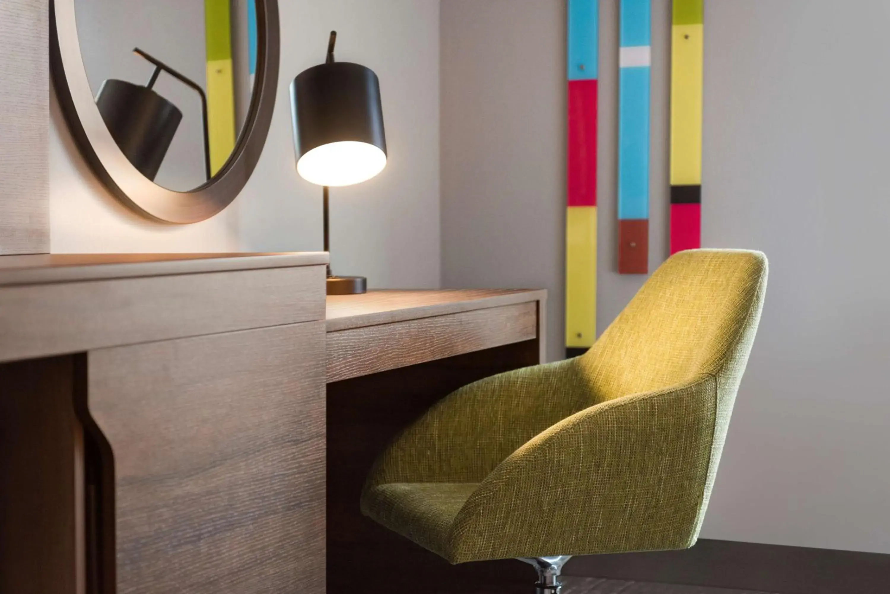 Queen Room with Two Queen Beds in Hampton Inn & Suites Kelowna, British Columbia, Canada Queen Room with Two Queen Beds in Hampton Inn & Suites Kelowna, British Columbia, Canada