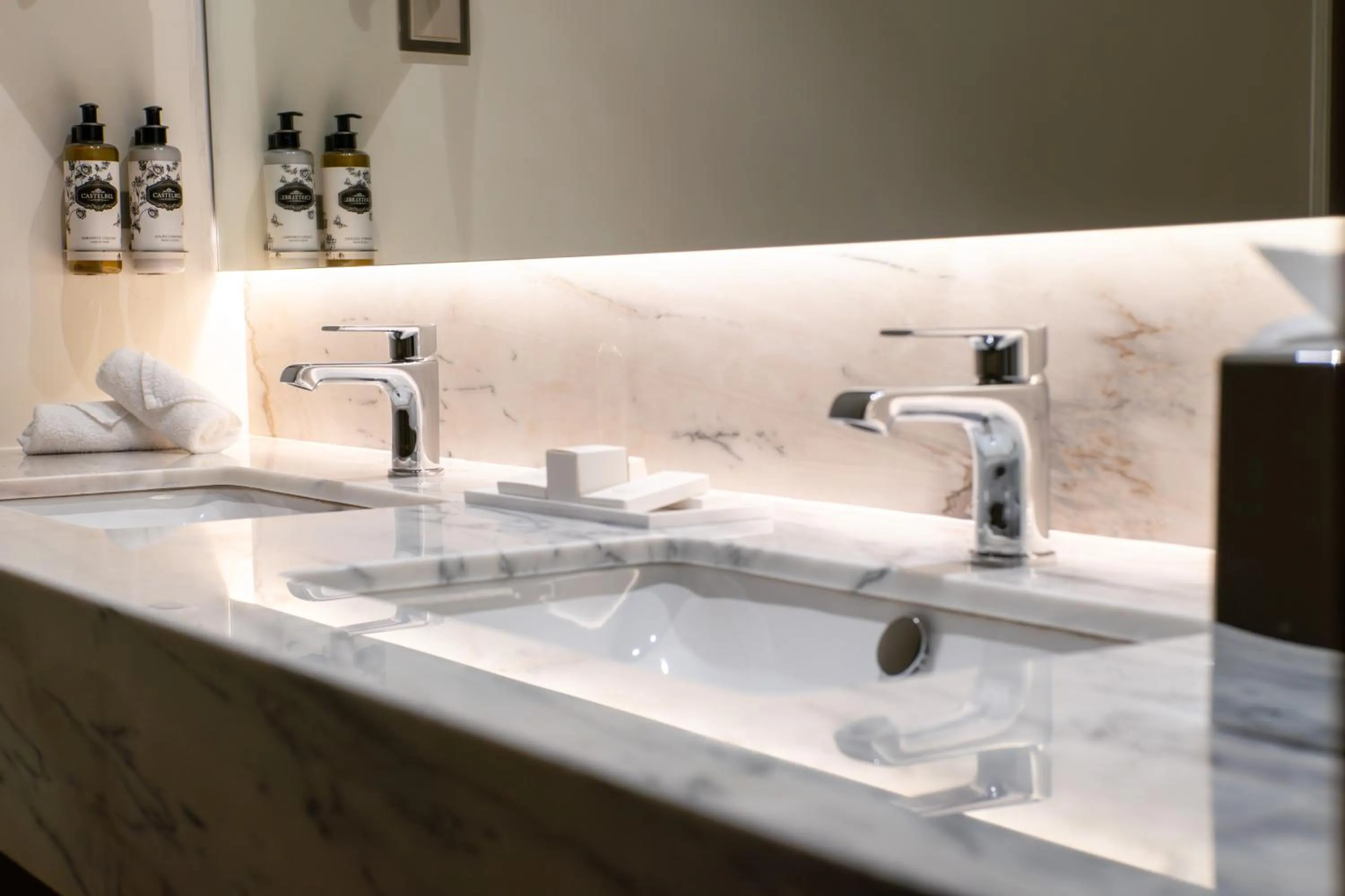 Bathroom in Boeira Garden Hotel Porto Gaia, Curio Collection by Hilton