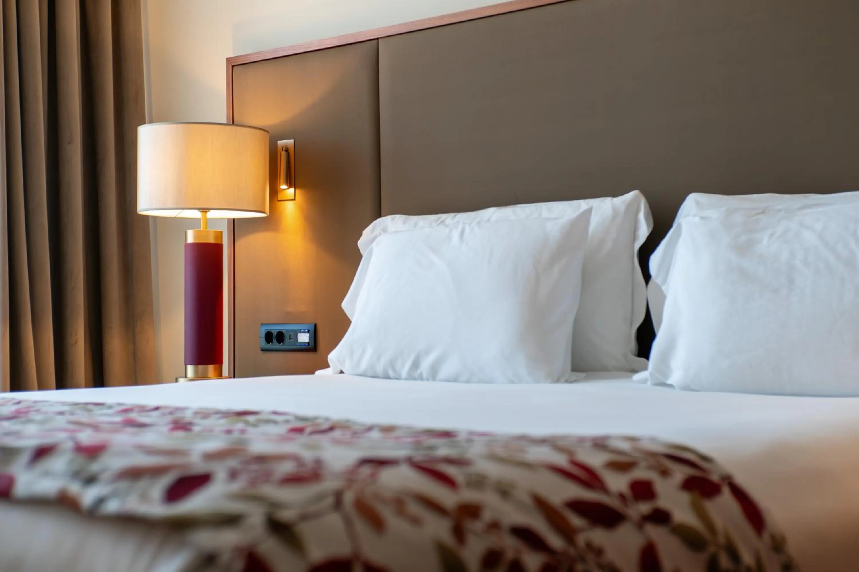 Bedroom, Bed in Boeira Garden Hotel Porto Gaia, Curio Collection by Hilton