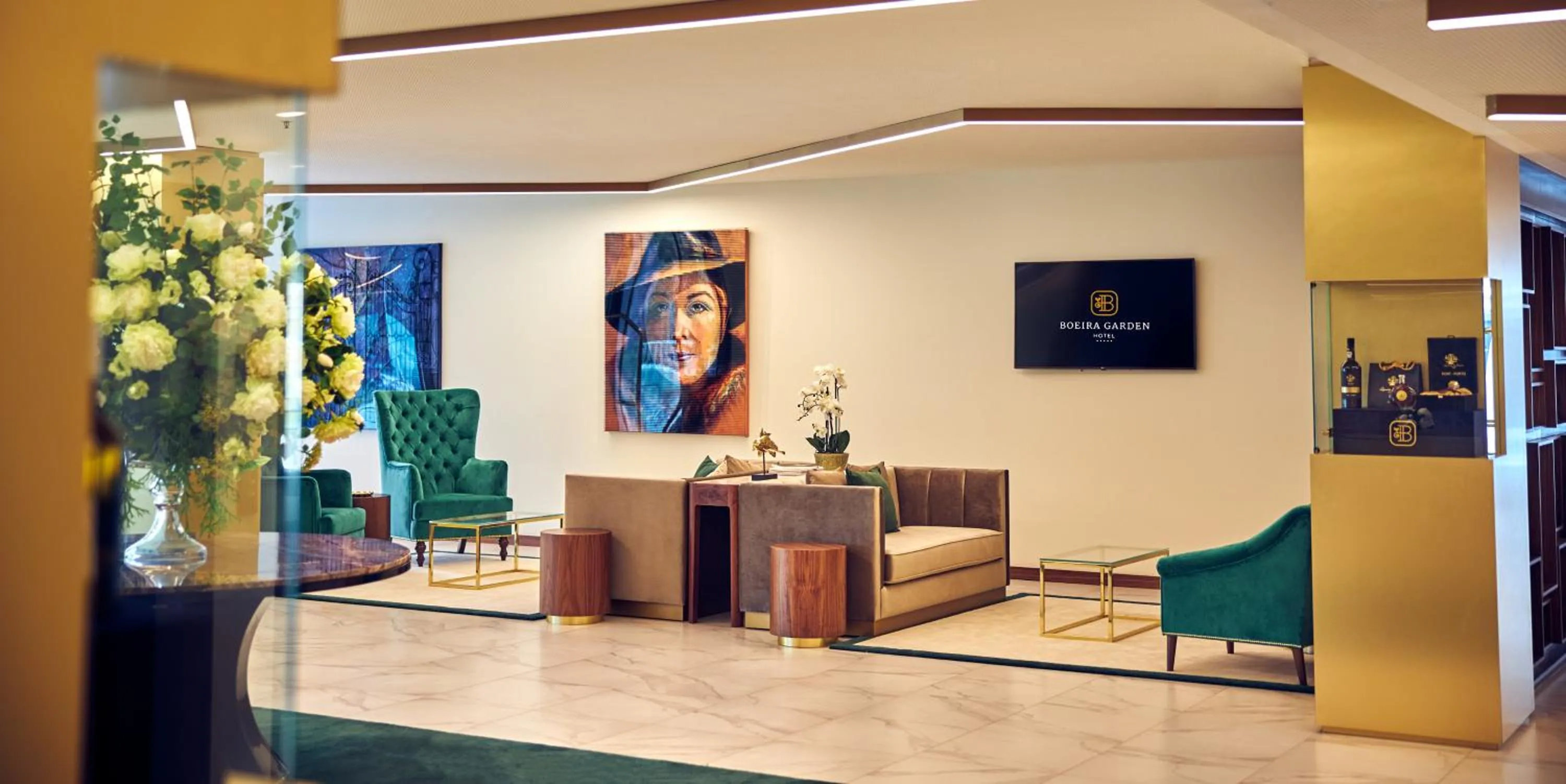Lobby or reception in Boeira Garden Hotel Porto Gaia, Curio Collection by Hilton