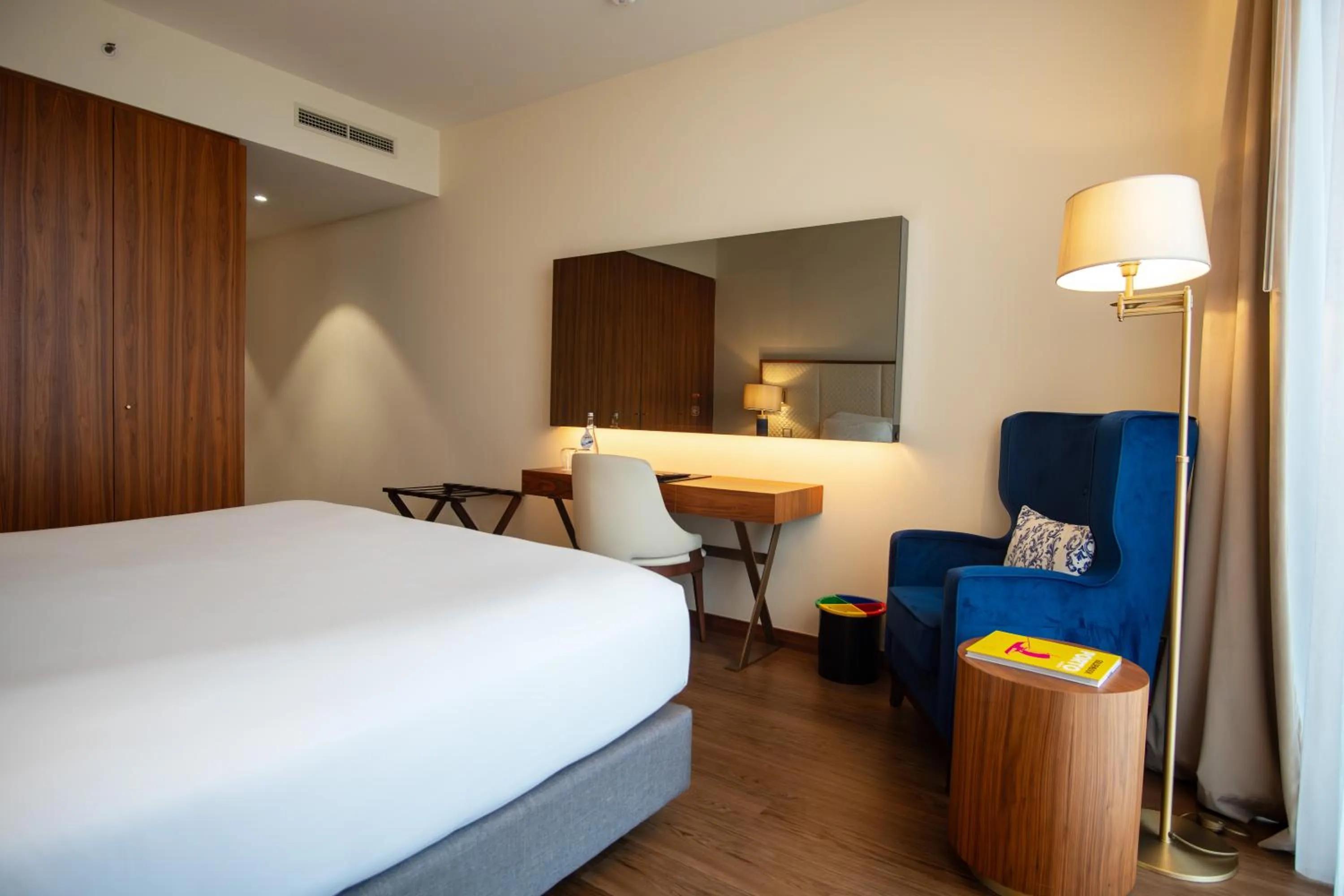 Bed in Boeira Garden Hotel Porto Gaia, Curio Collection by Hilton