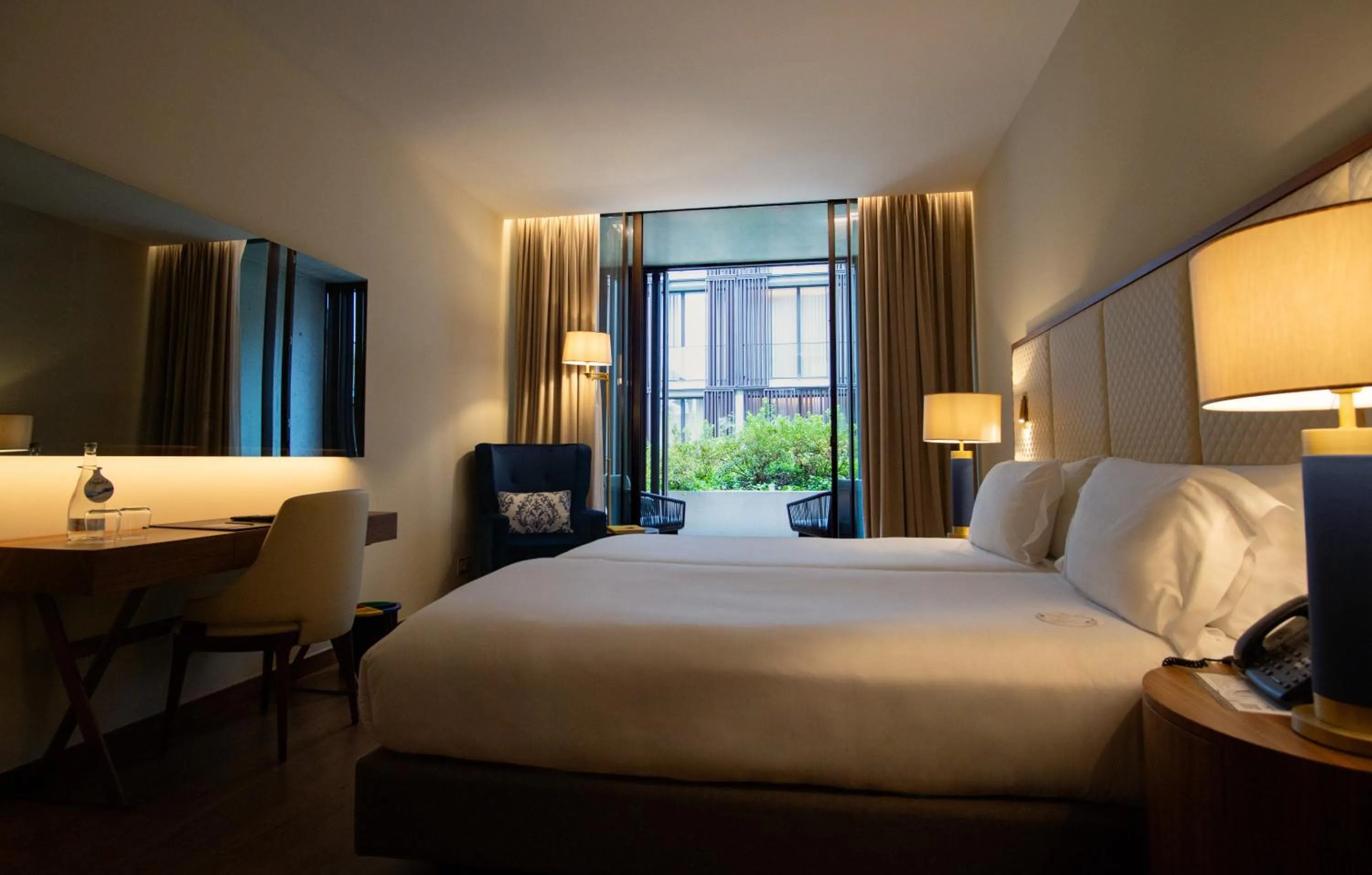 Bed in Boeira Garden Hotel Porto Gaia, Curio Collection by Hilton