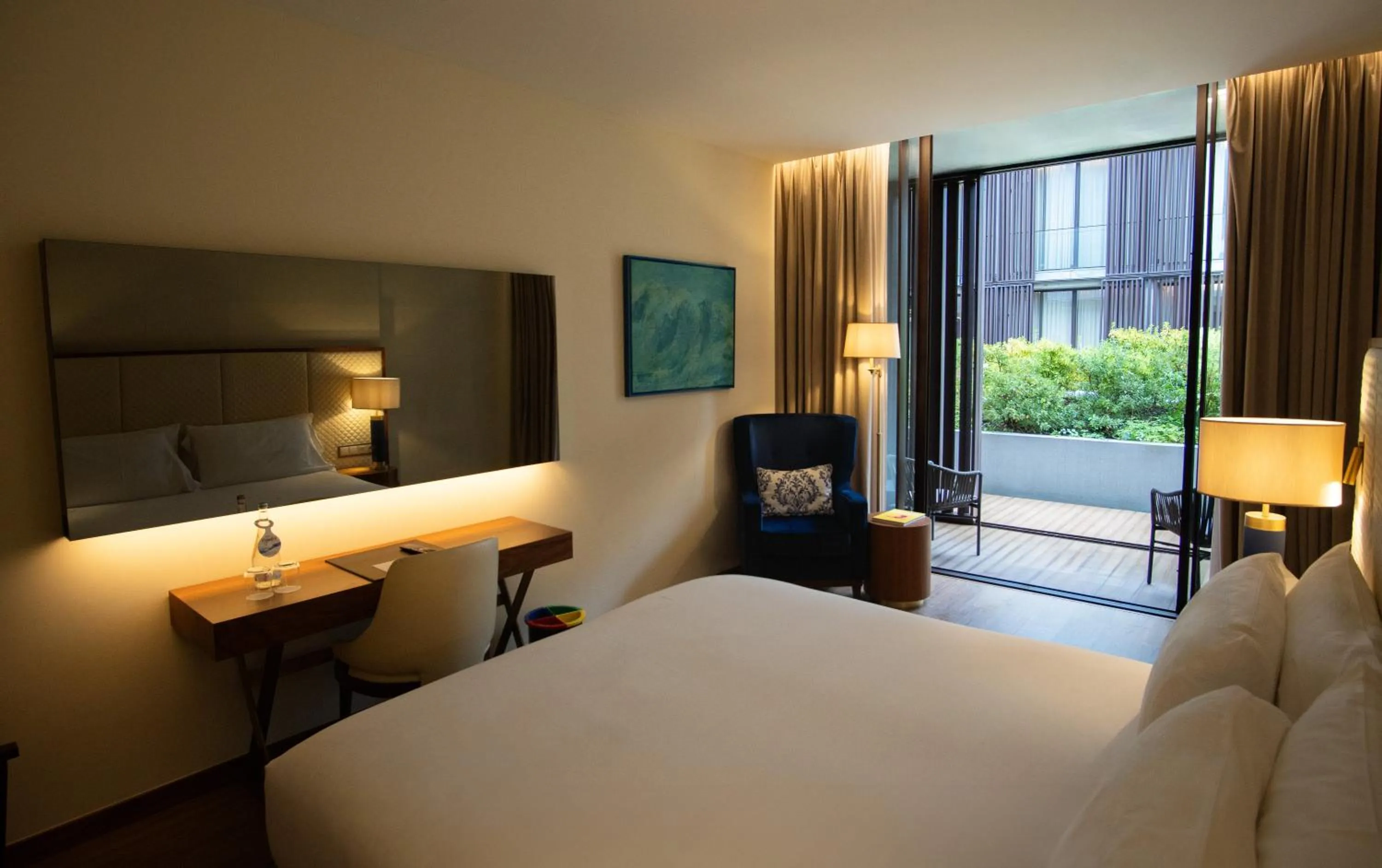 Balcony/Terrace, Bed in Boeira Garden Hotel Porto Gaia, Curio Collection by Hilton