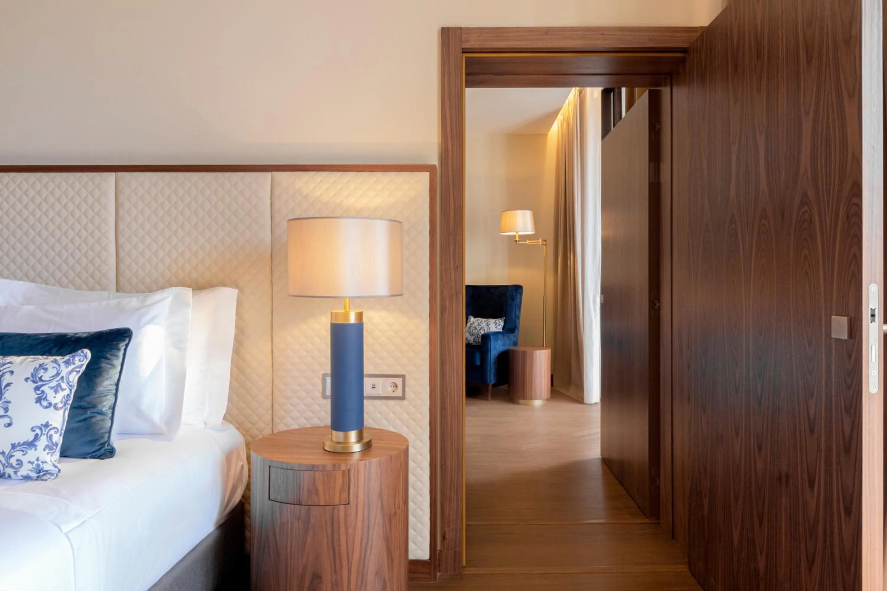 Bedroom, Bed in Boeira Garden Hotel Porto Gaia, Curio Collection by Hilton