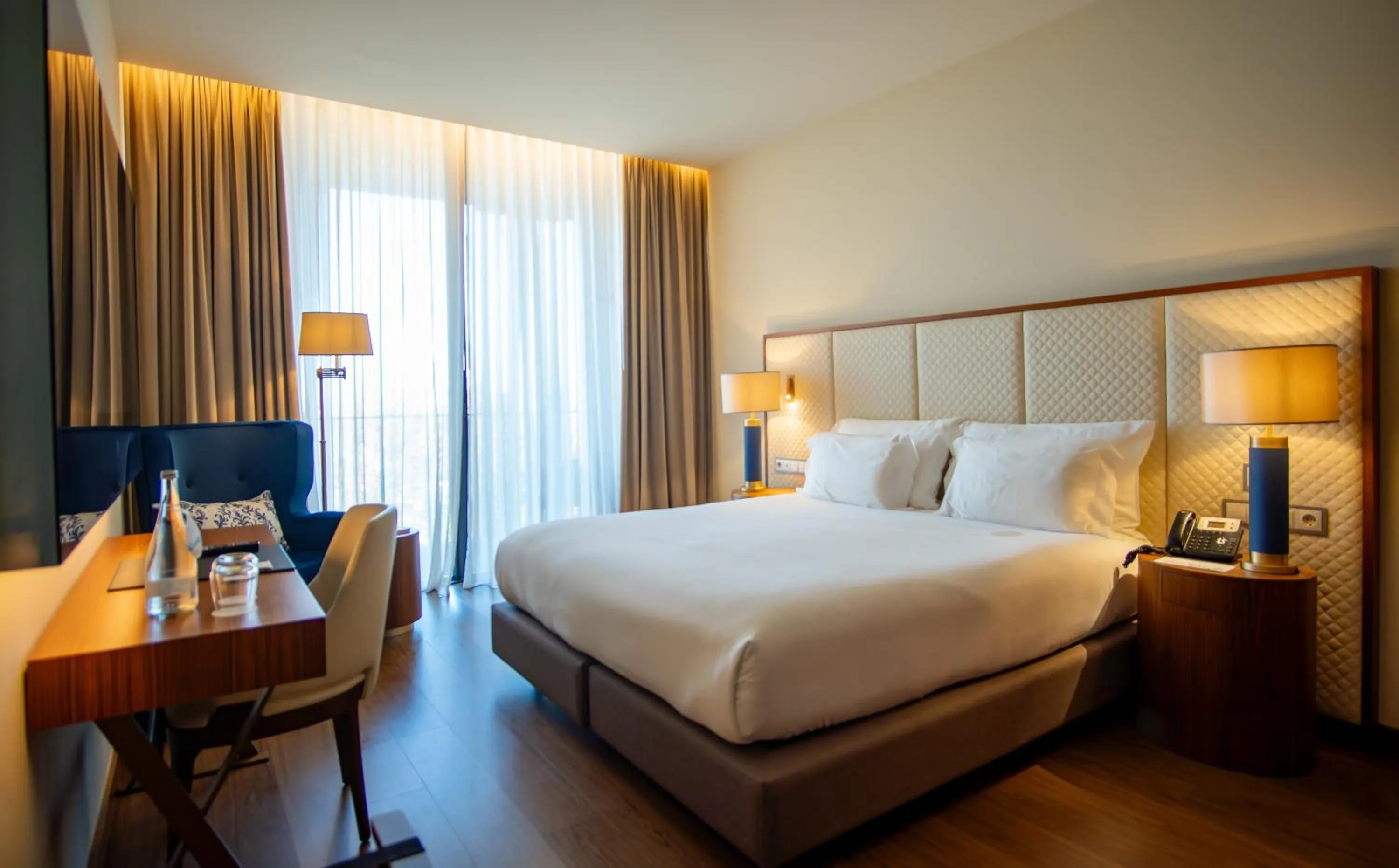 Photo of the whole room, Bed in Boeira Garden Hotel Porto Gaia, Curio Collection by Hilton