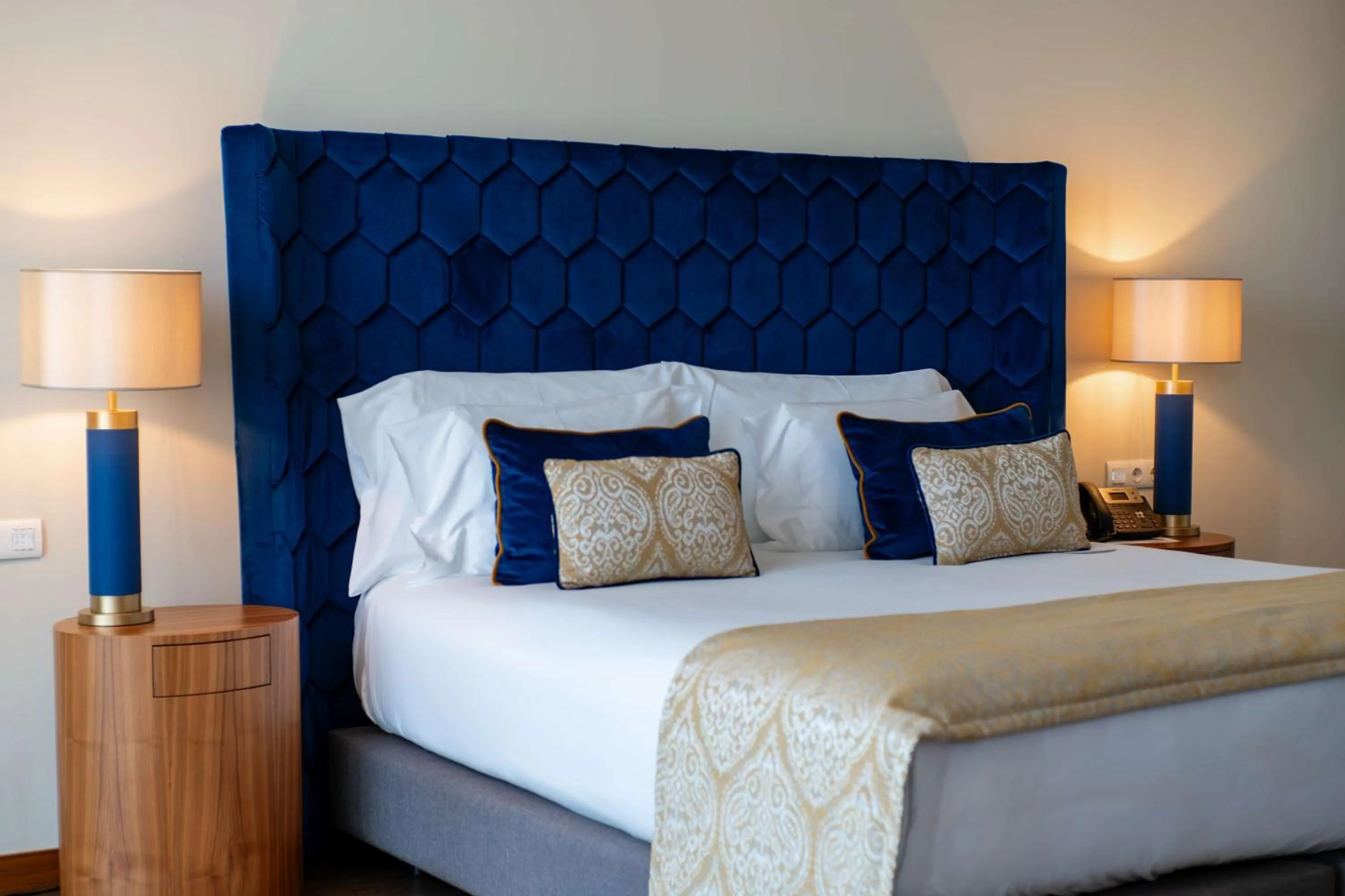 Bed in Boeira Garden Hotel Porto Gaia, Curio Collection by Hilton