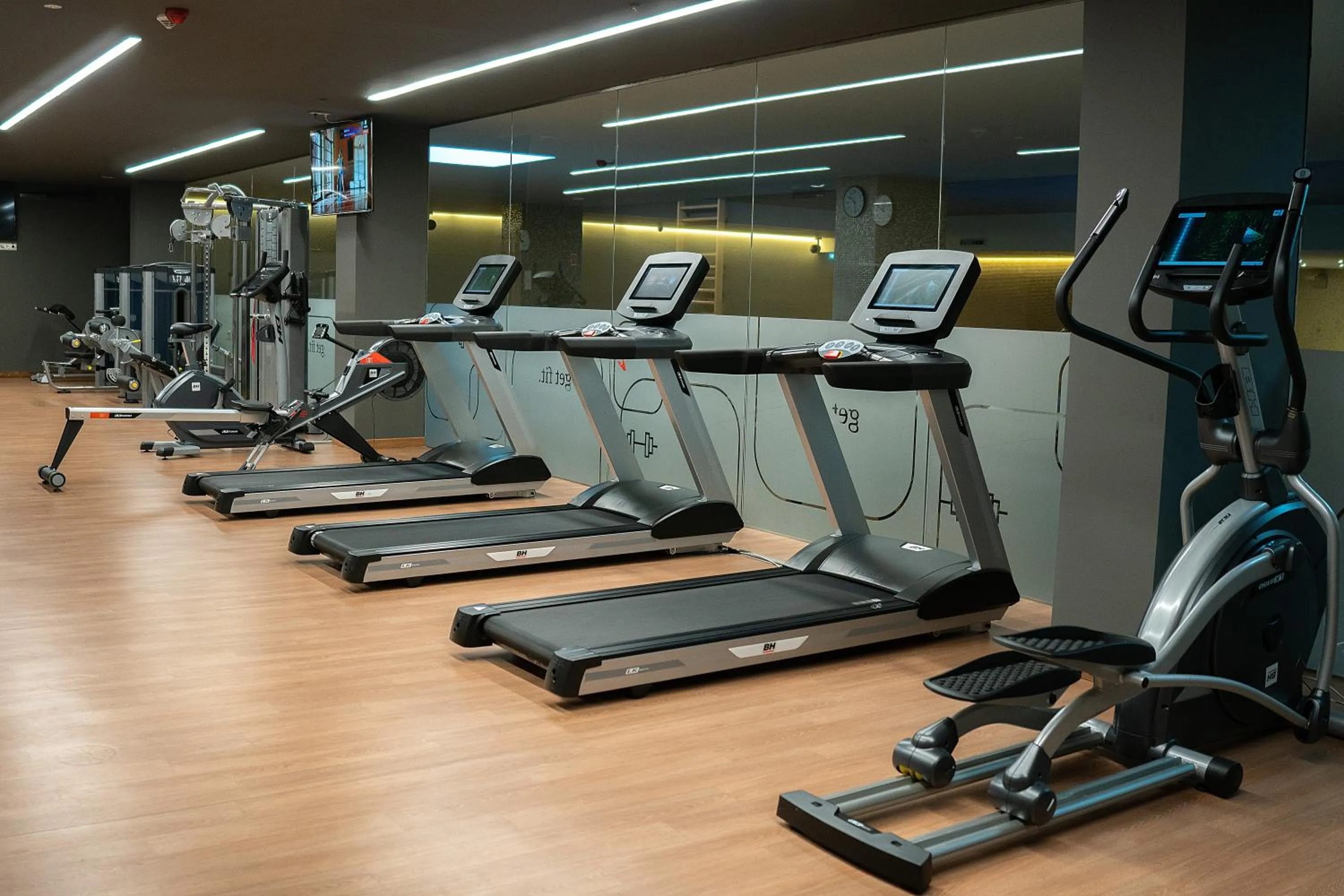 Fitness centre/facilities in Boeira Garden Hotel Porto Gaia, Curio Collection by Hilton