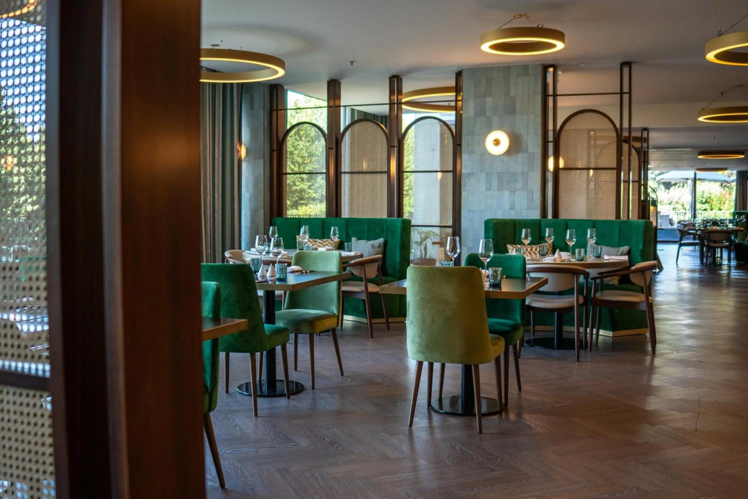 Restaurant/places to eat in Boeira Garden Hotel Porto Gaia, Curio Collection by Hilton
