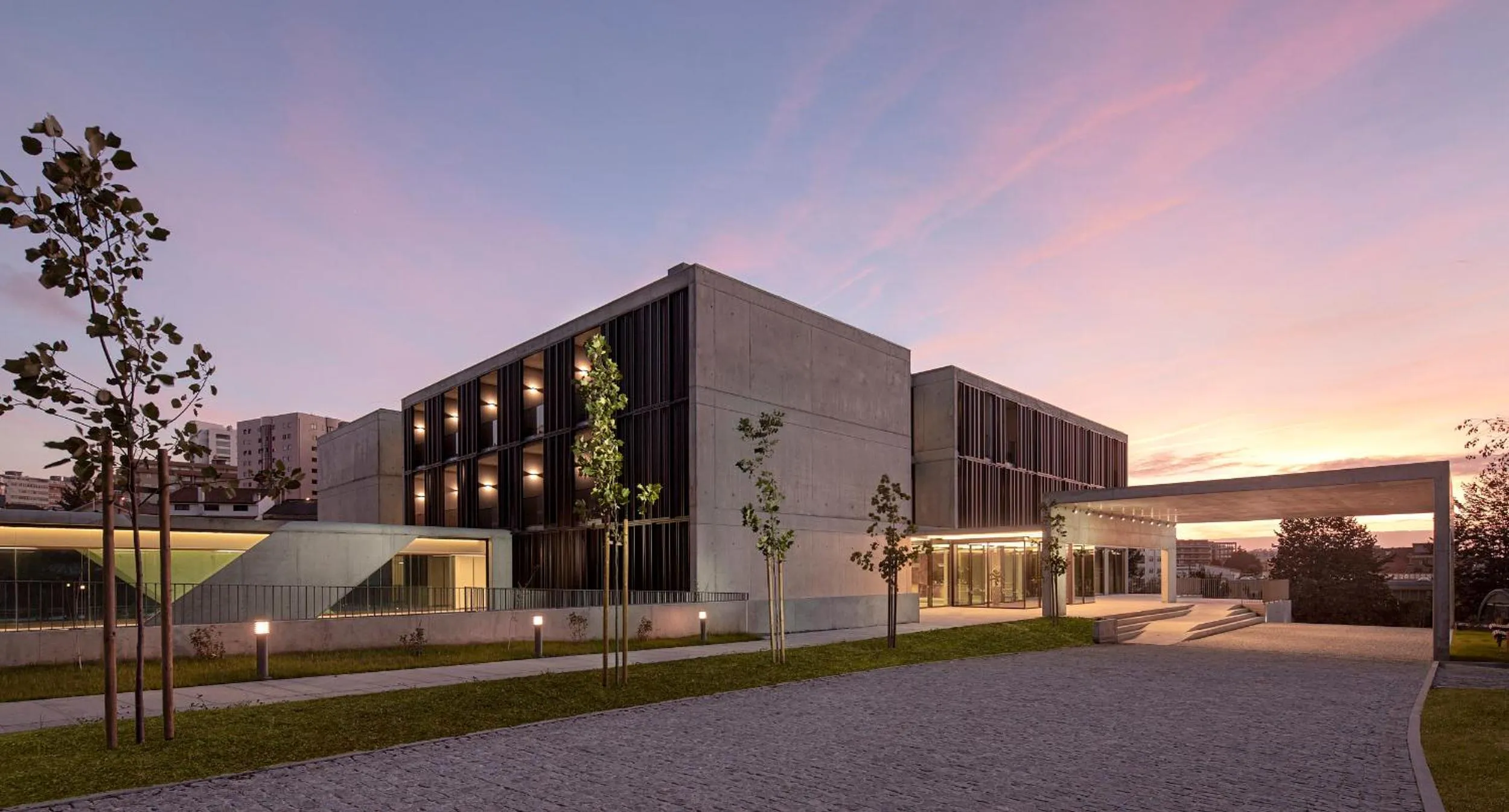 Property building in Boeira Garden Hotel Porto Gaia, Curio Collection by Hilton