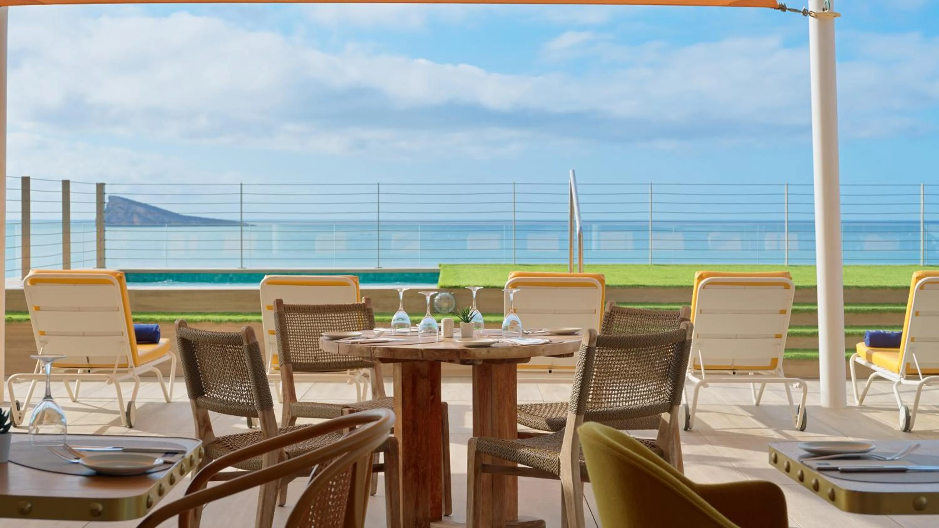 Pool view in H10 Porto Poniente 4* Sup