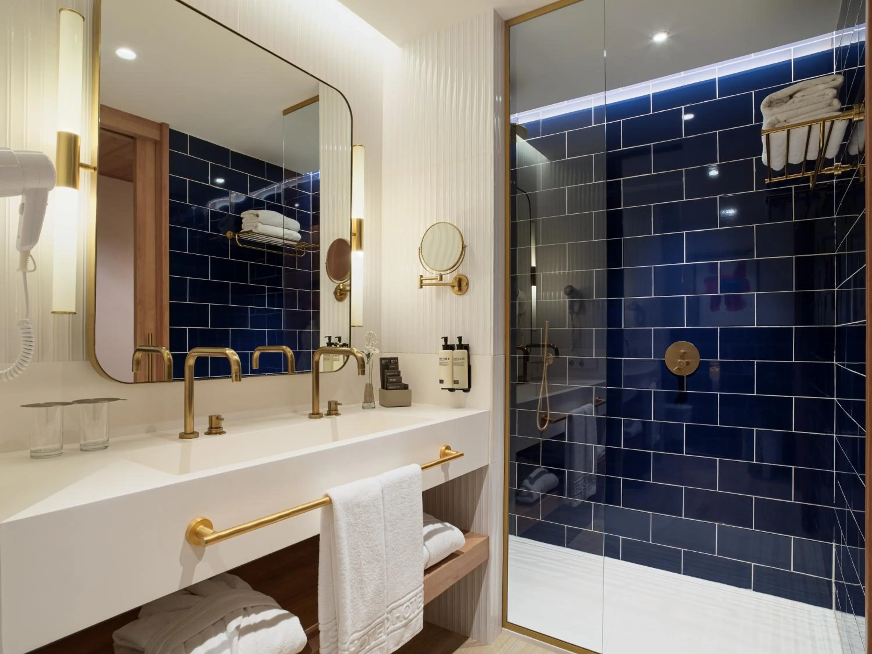 Bathroom in H10 Porto Poniente 4* Sup