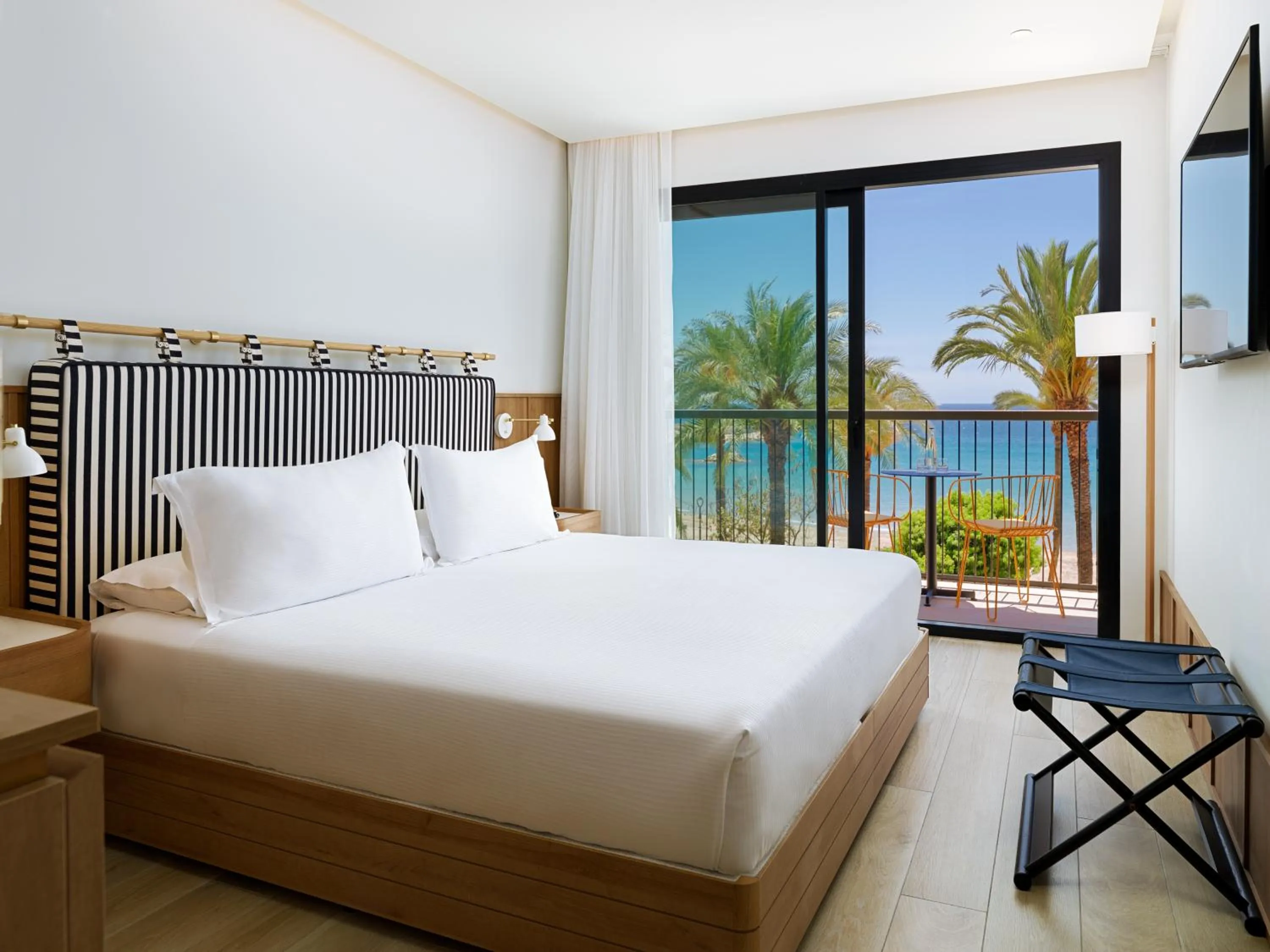 Photo of the whole room, Bed in H10 Porto Poniente 4* Sup