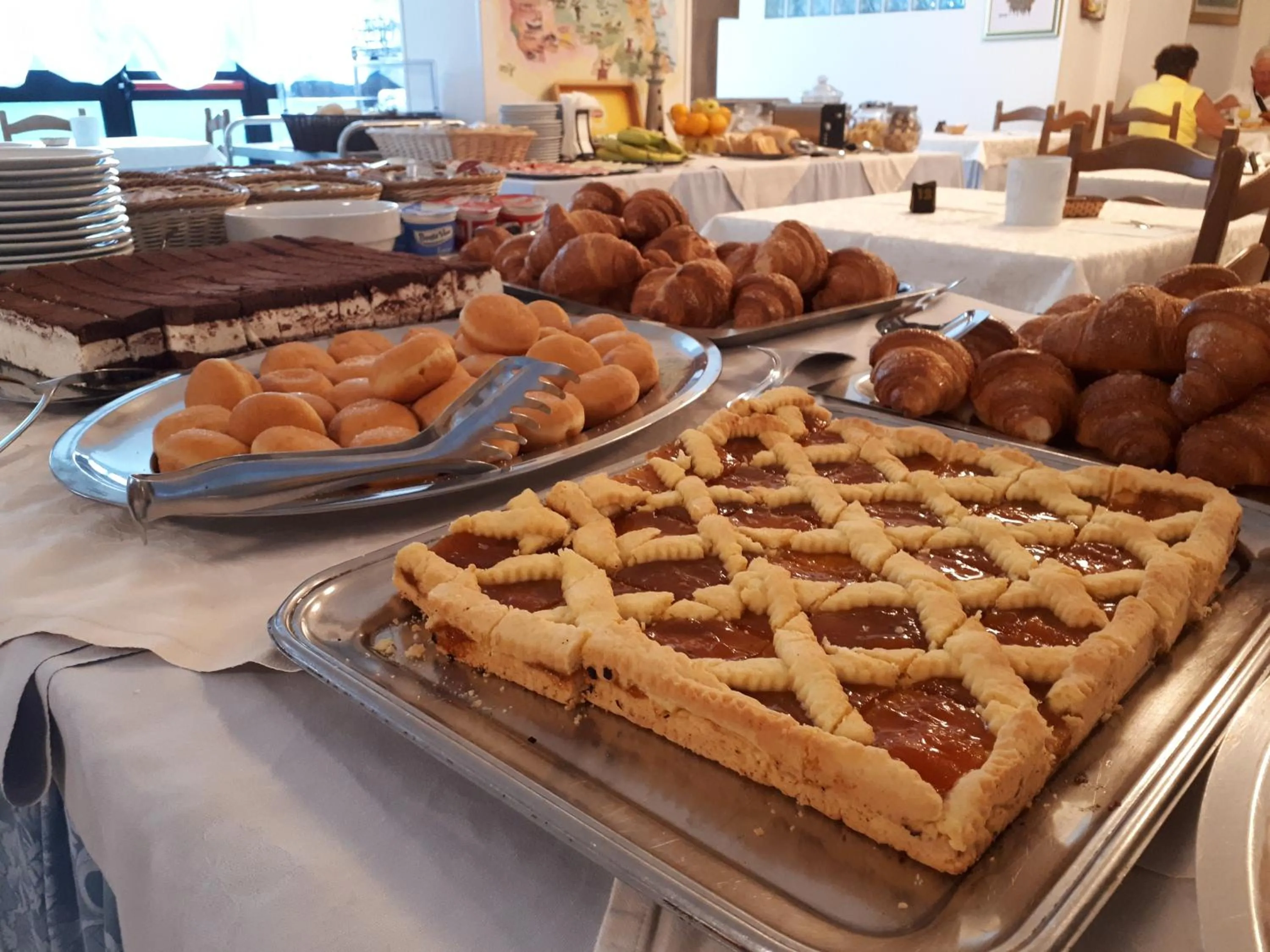 Buffet breakfast in Hotel Arlecchino