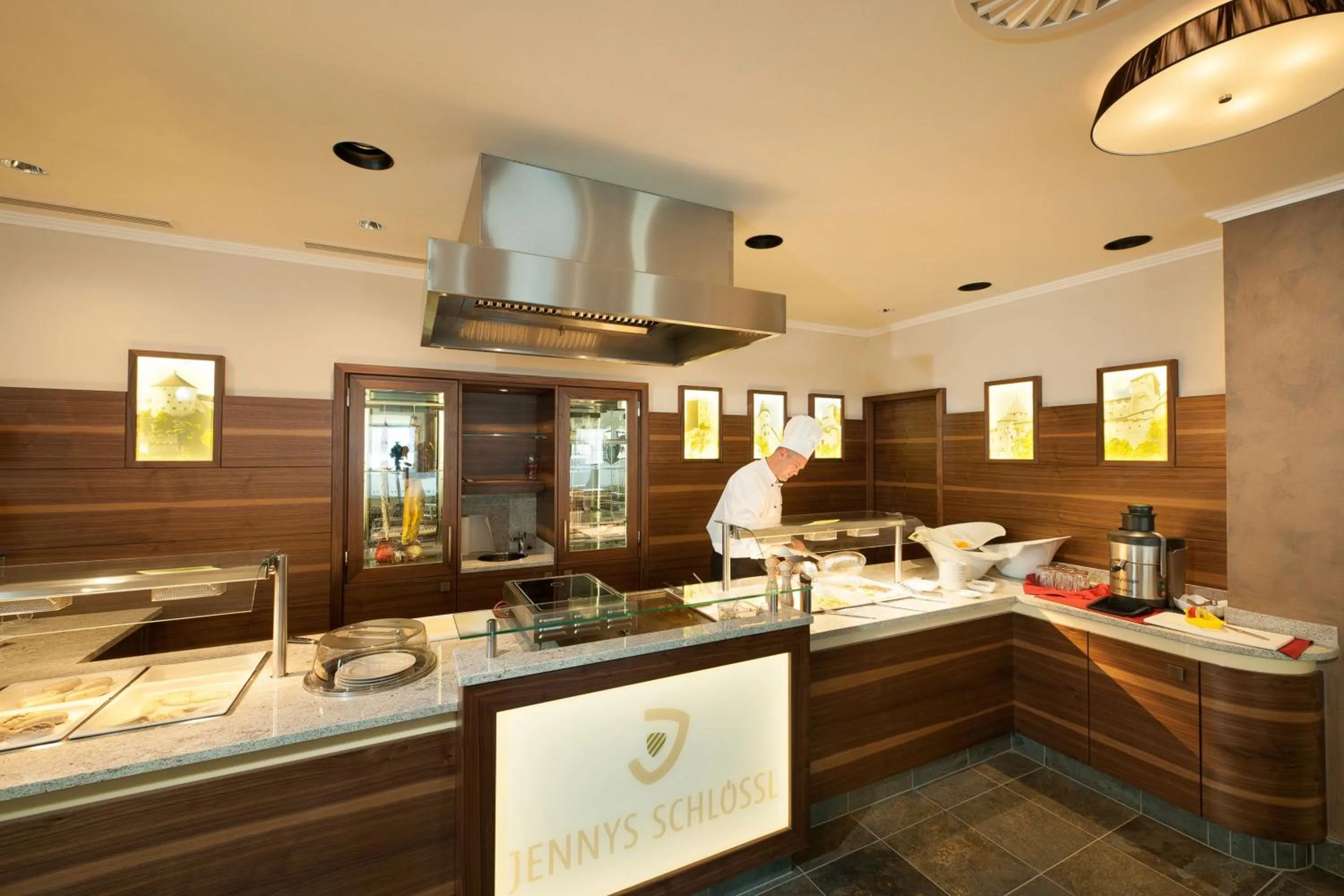 Restaurant/places to eat in Jennys Huamatl