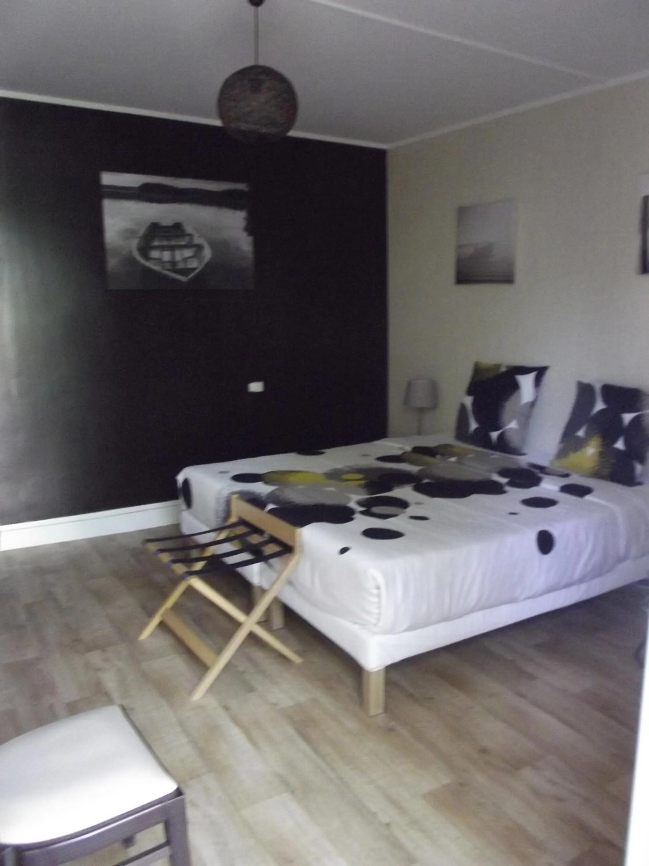 Photo of the whole room, Bed in Les Gués Rivières