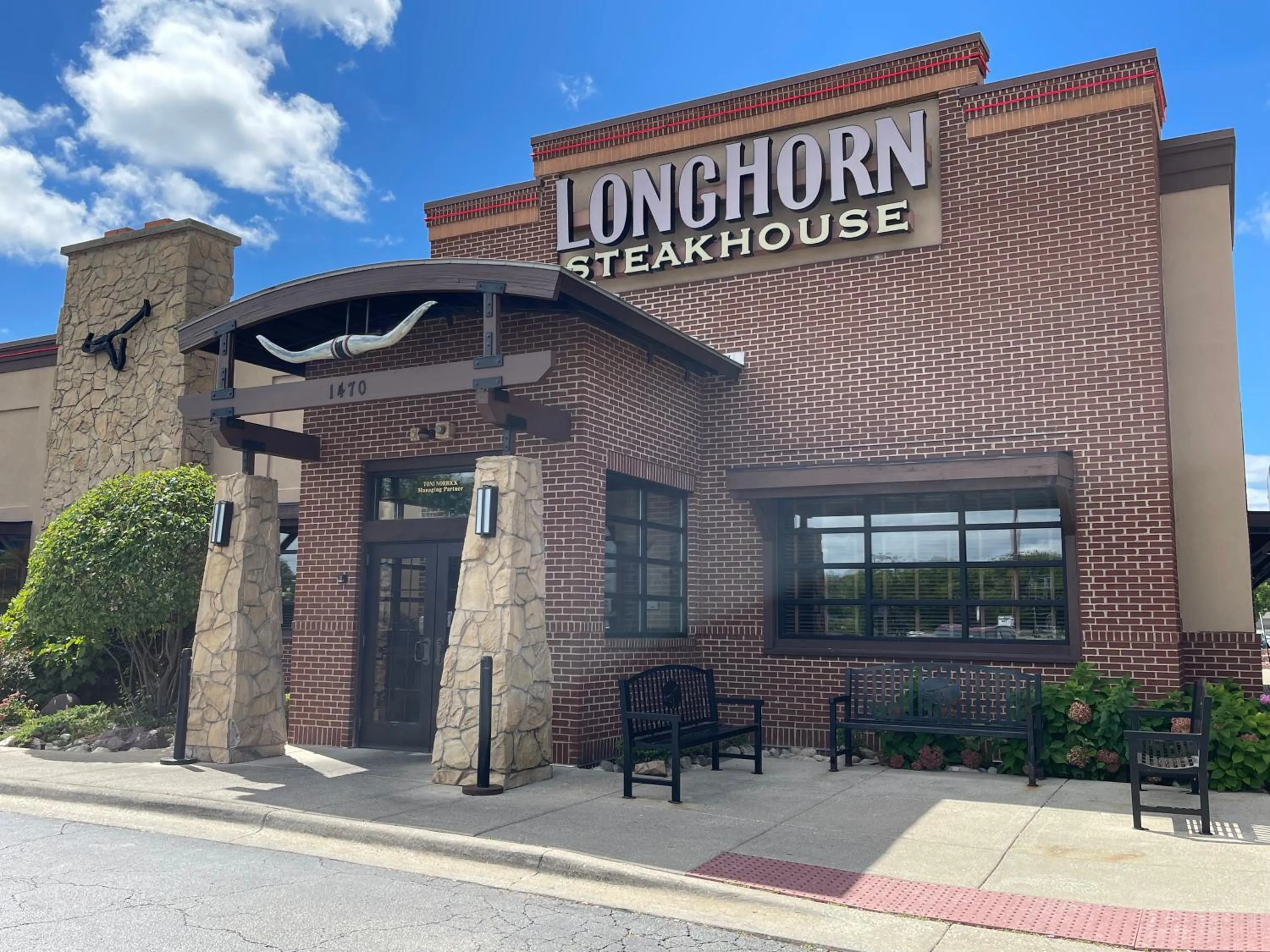 Restaurant/places to eat in Wyndham Chicago O'Hare