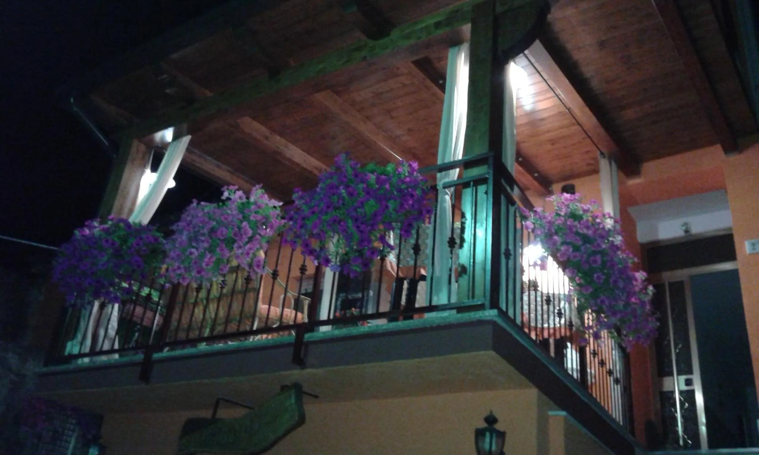 Facade/entrance in Montagne Rocciose