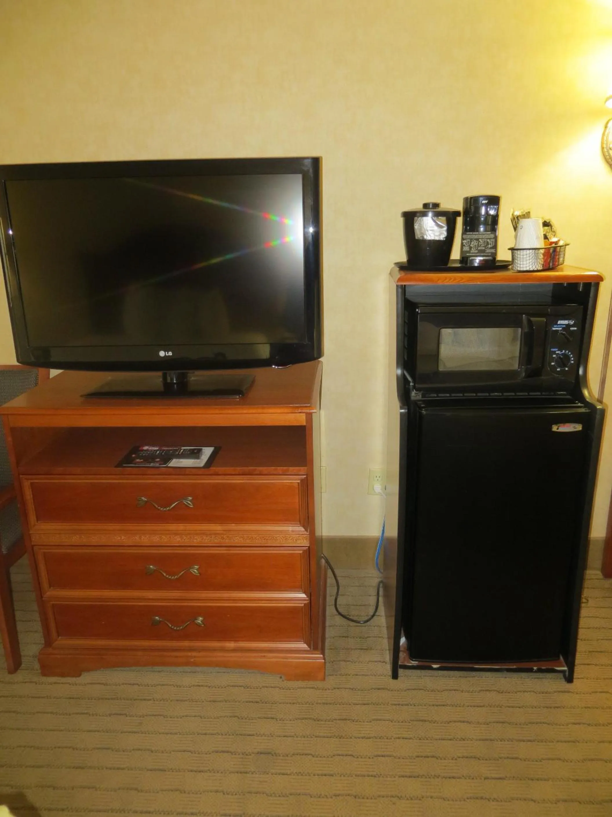 TV and multimedia in Baymont by Wyndham Indianapolis West