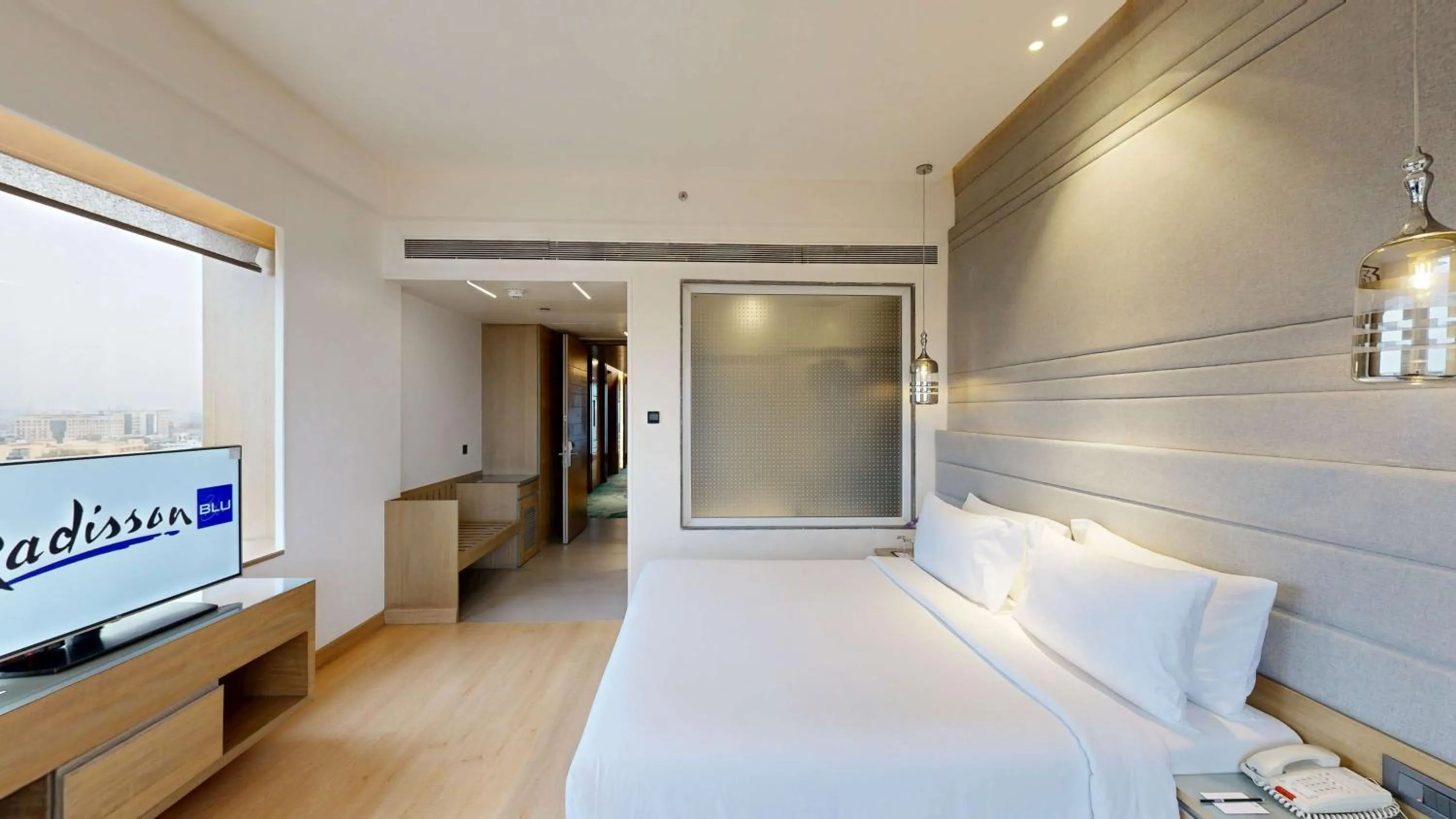 Bedroom, Bed in Radisson Blu Towers Kaushambi Delhi NCR