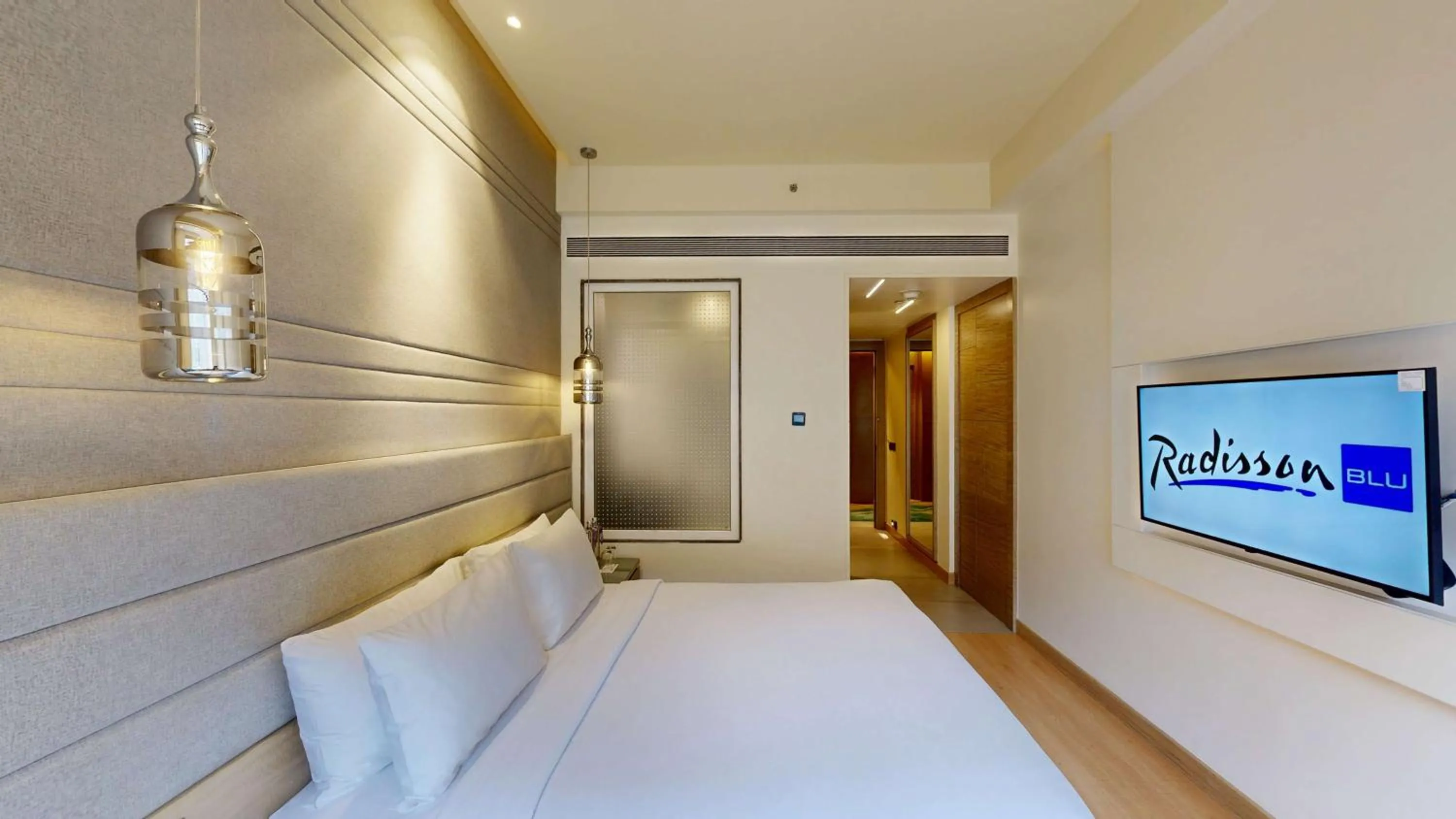 Bedroom, Bed in Radisson Blu Towers Kaushambi Delhi NCR