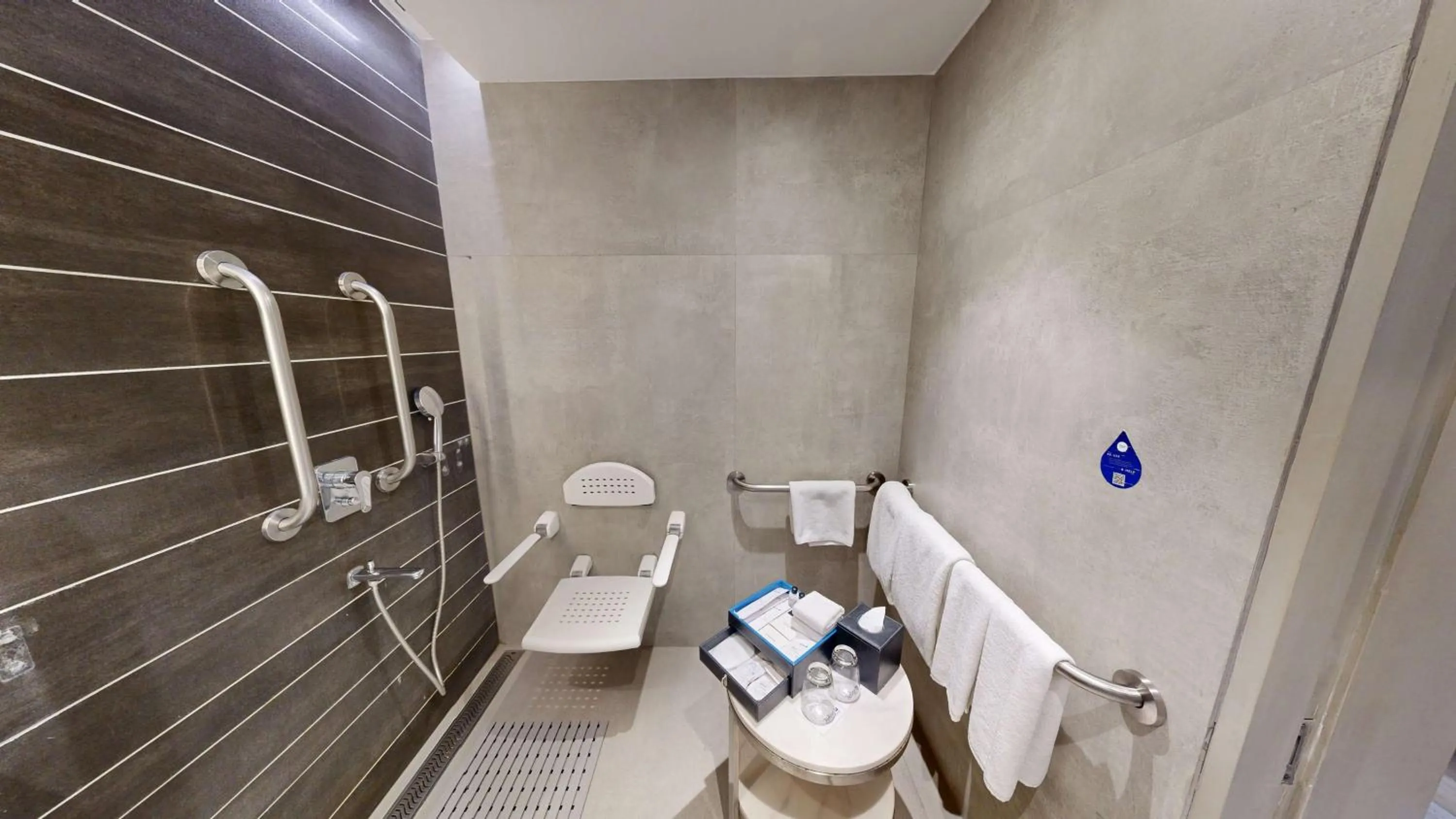 Bathroom in Radisson Blu Towers Kaushambi Delhi NCR