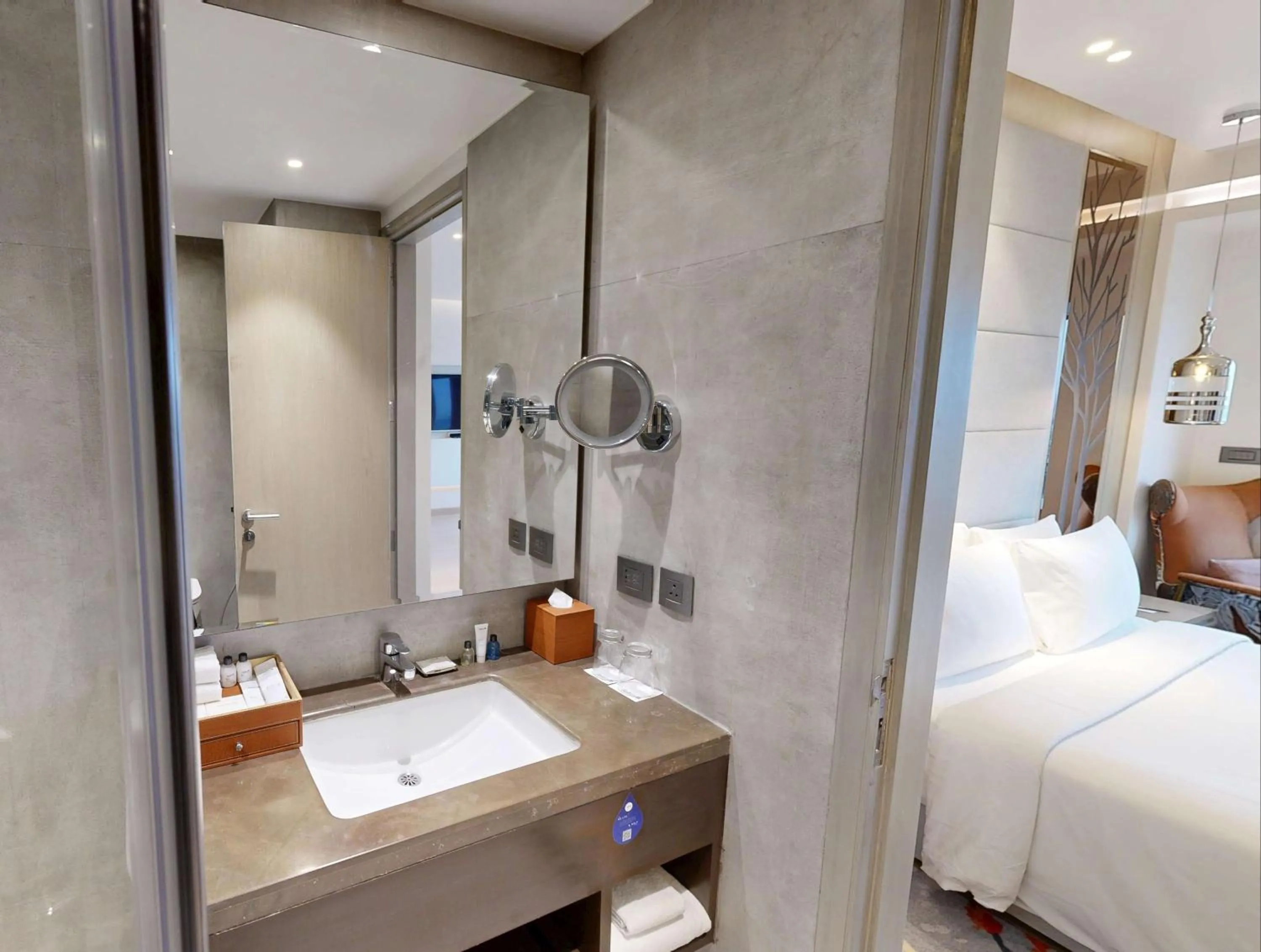 Bathroom, Bed in Radisson Blu Towers Kaushambi Delhi NCR