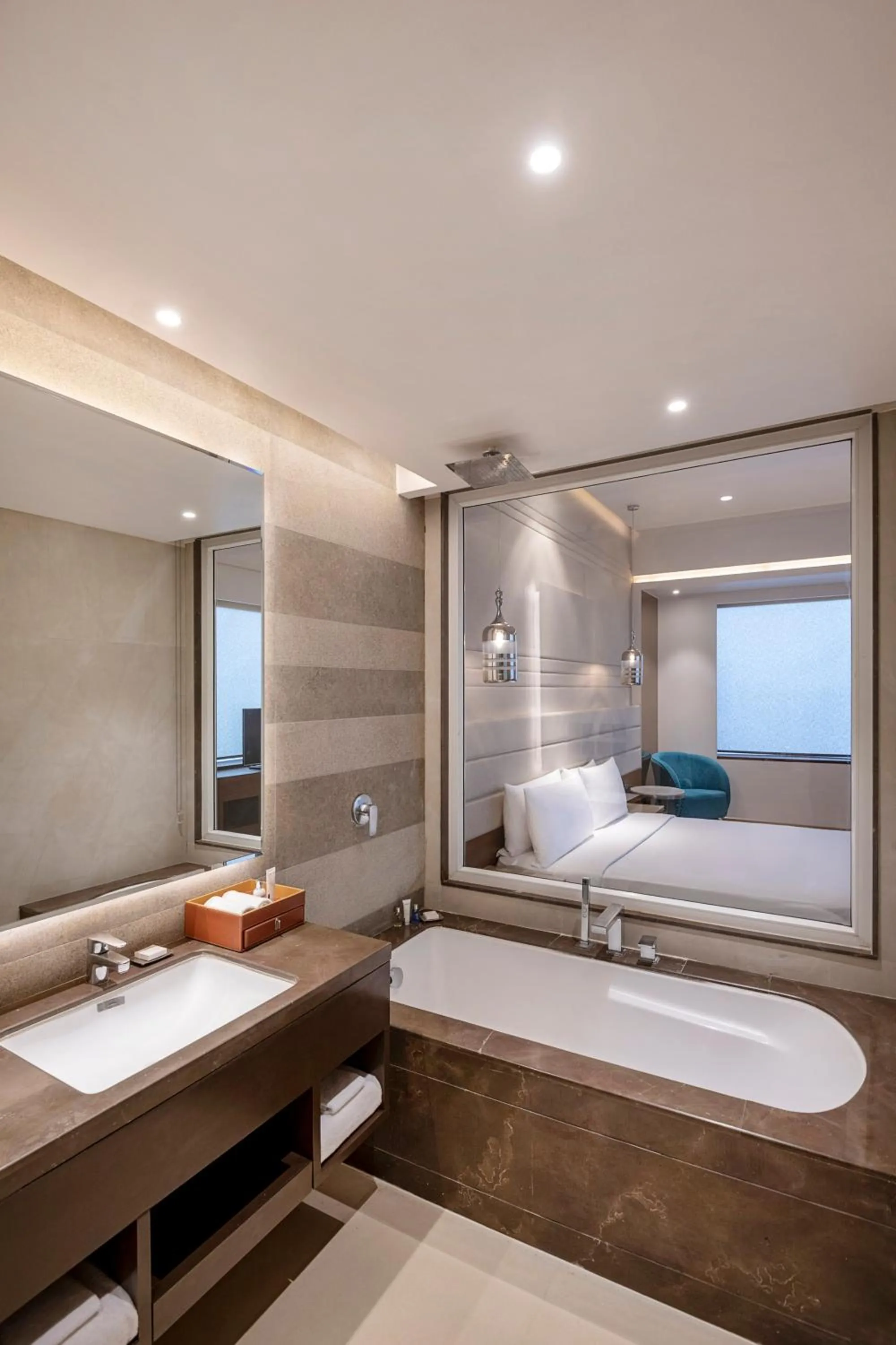 Bathroom, Bed in Radisson Blu Towers Kaushambi Delhi NCR
